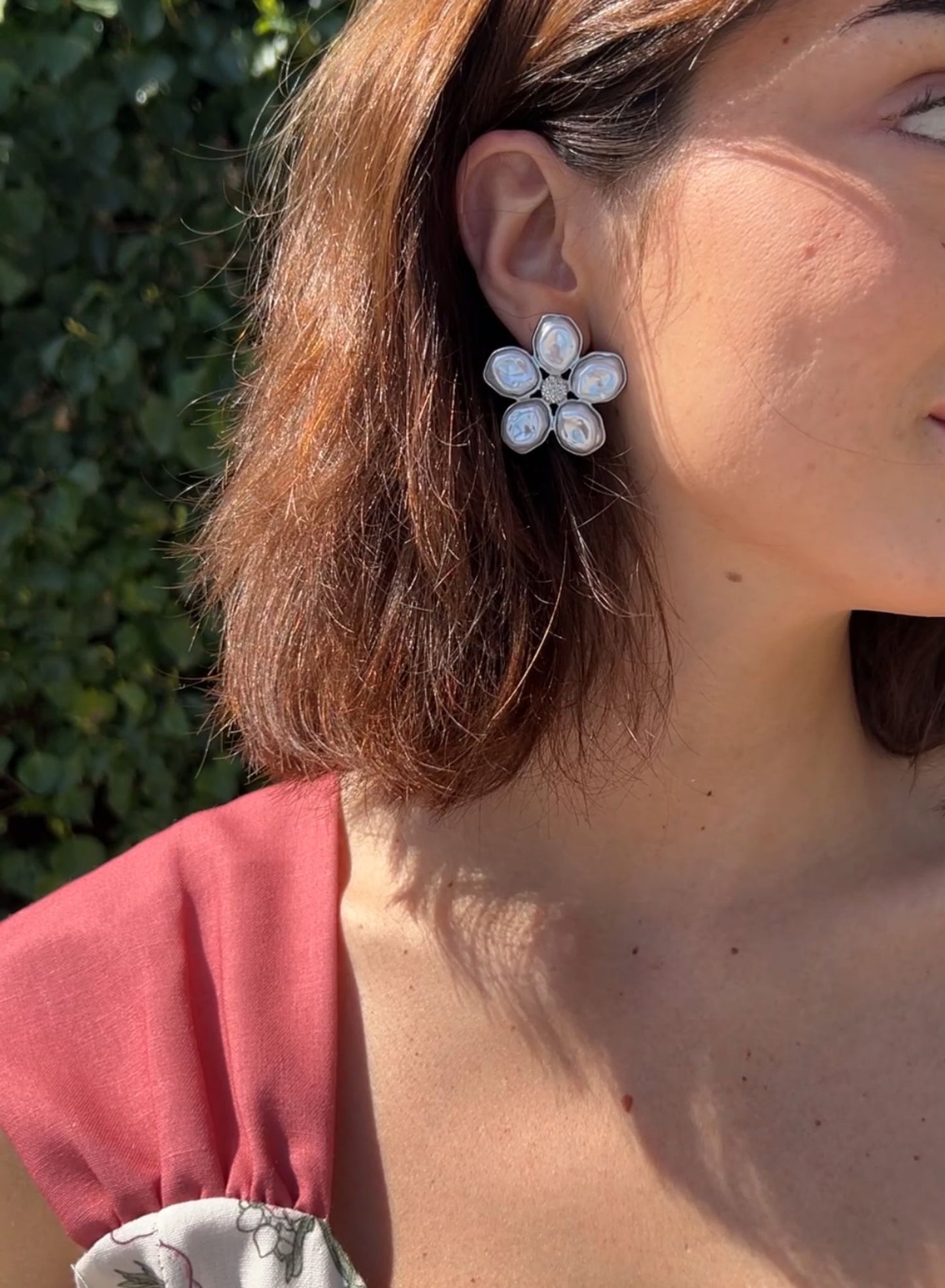 Flower earring with pearl