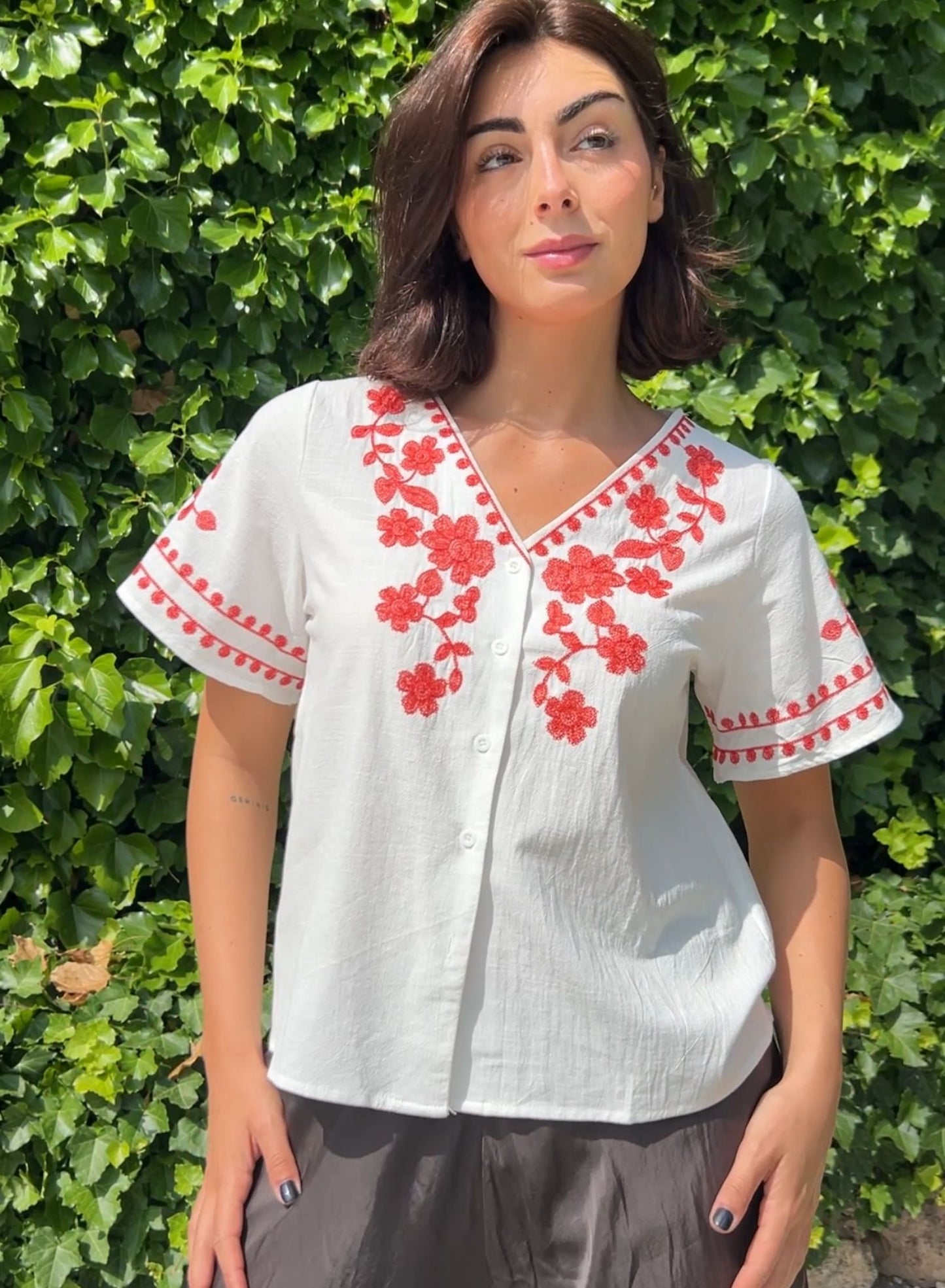 Blusa flores rojas