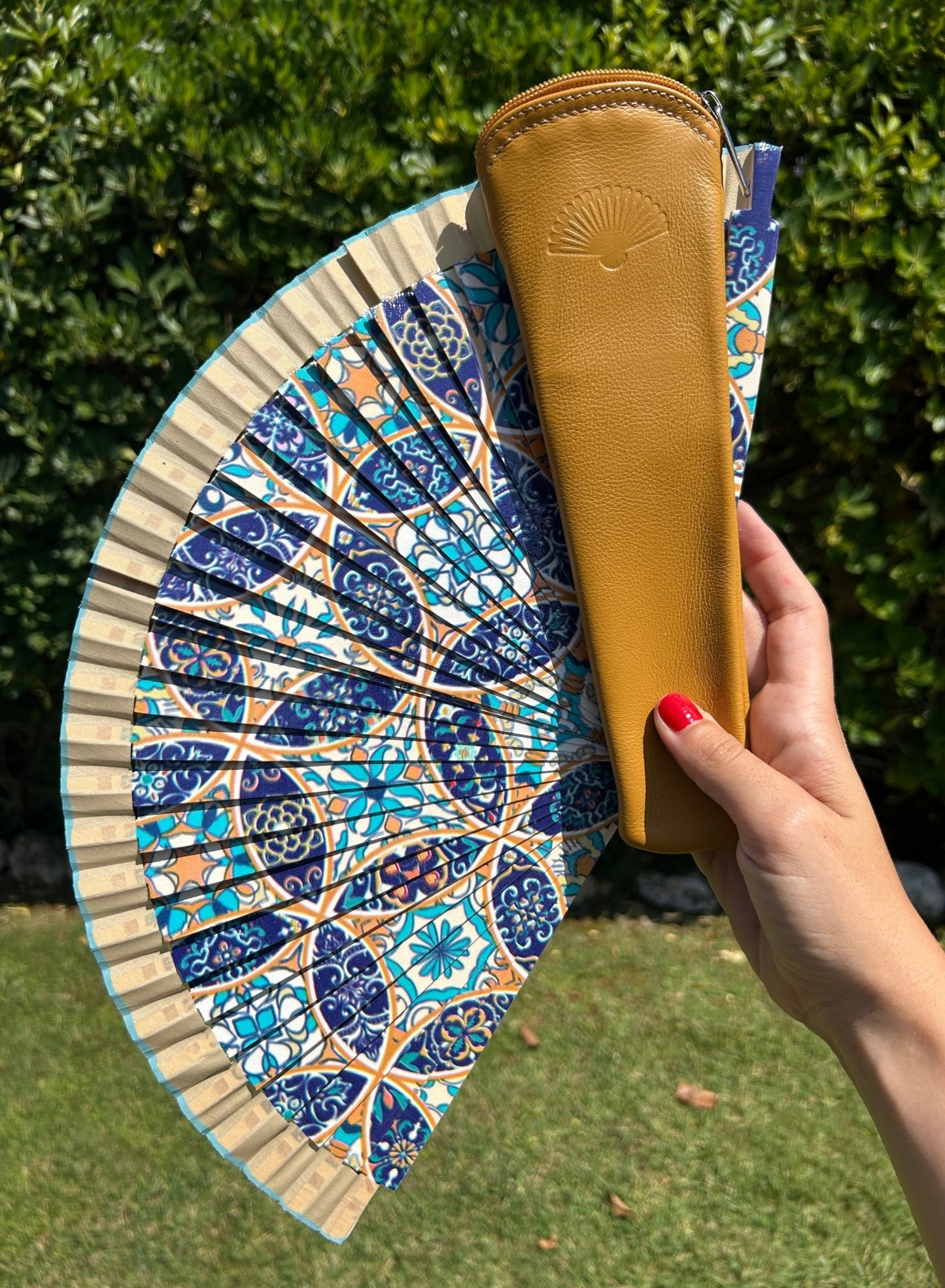 Abanico (disponible en varios colores)