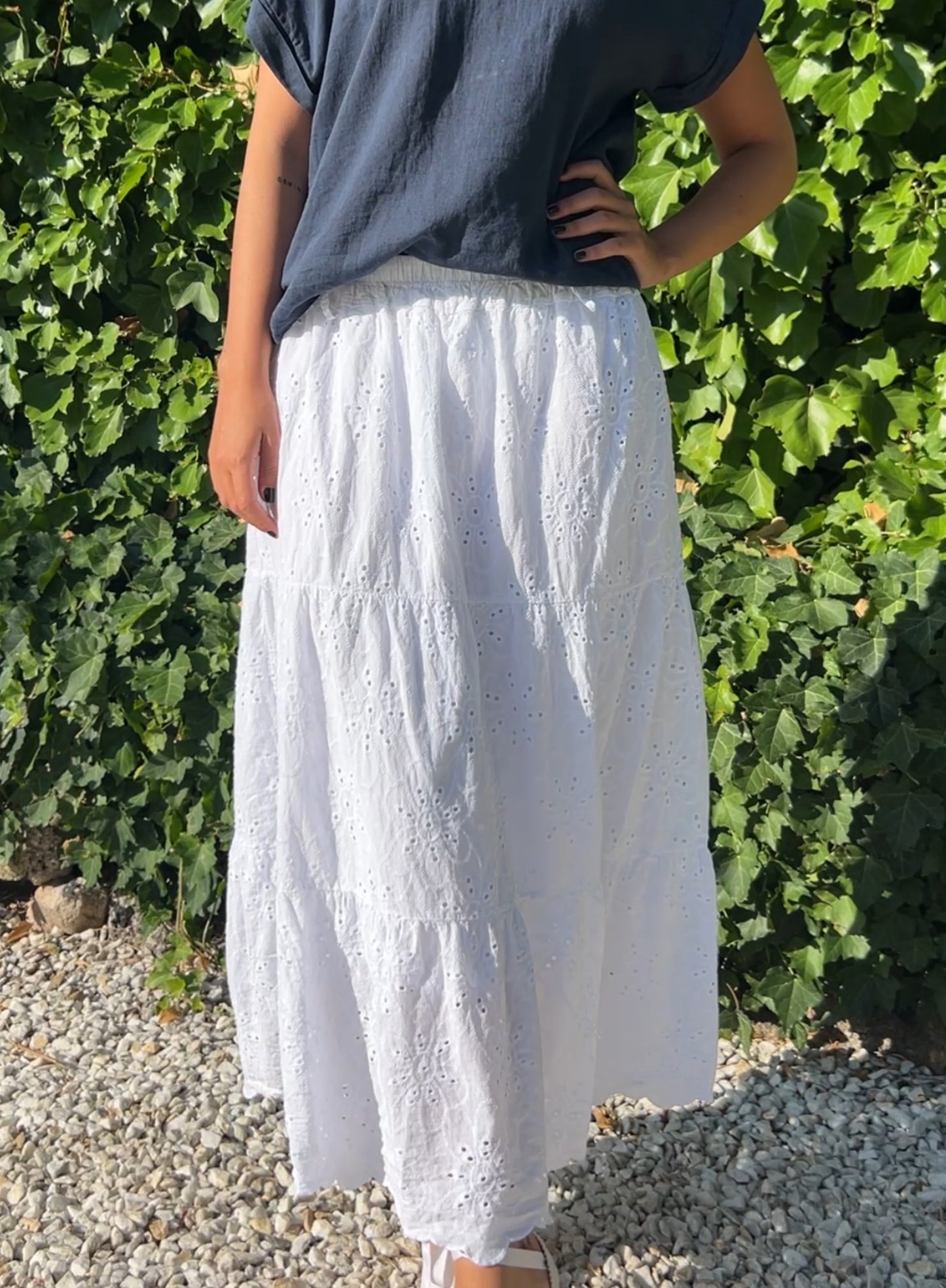 Falda blanca calada