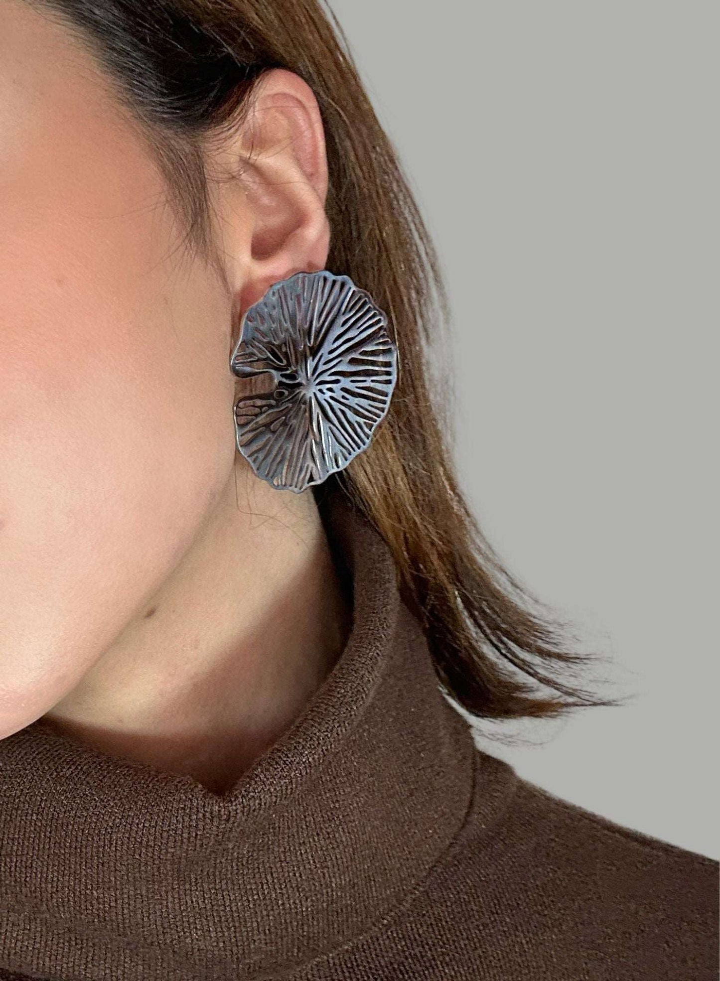 Pendientes Grandes Flor Plateada en acero