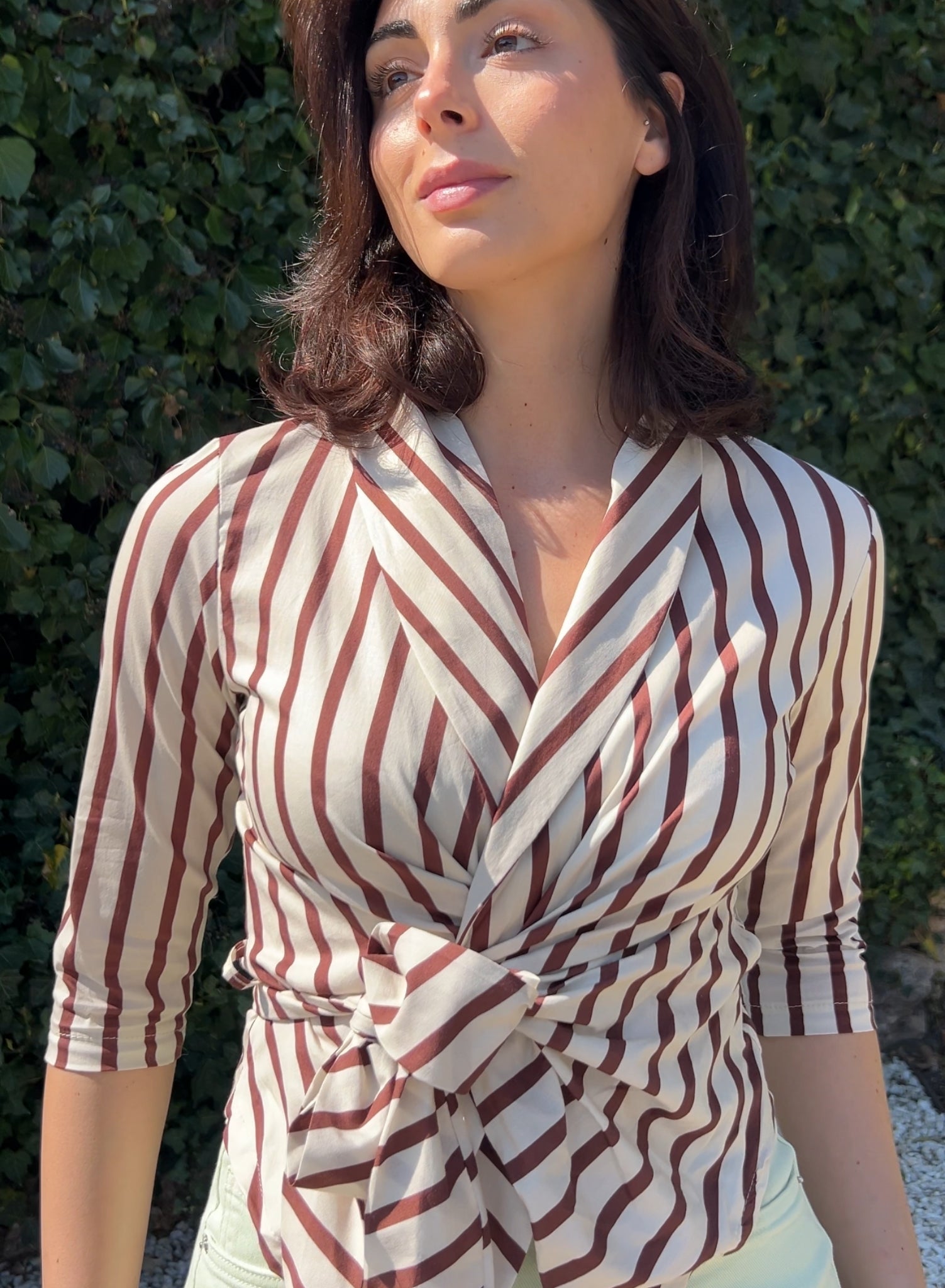 Camisa cruzada marrón