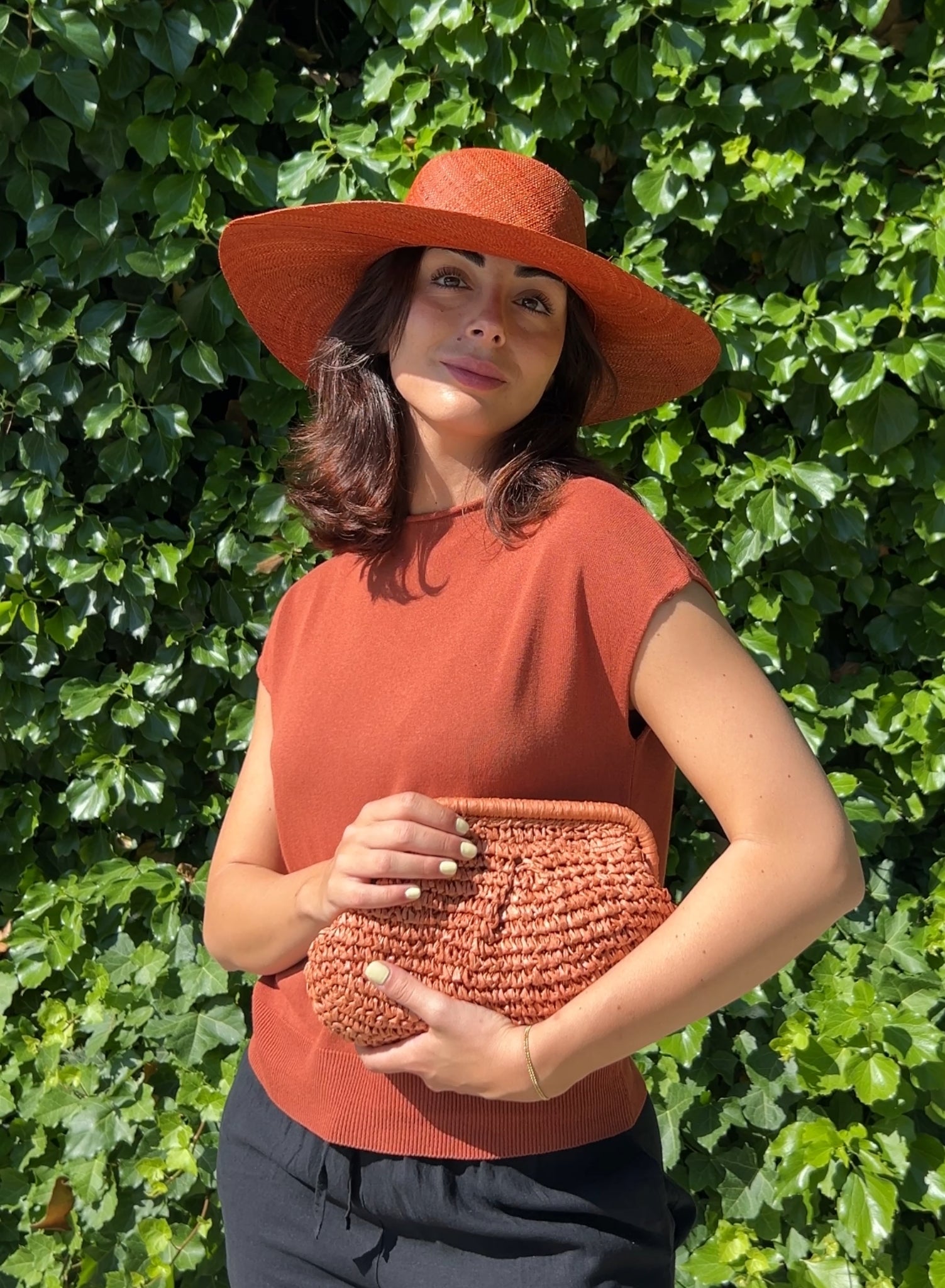 Bolso clutch rafia