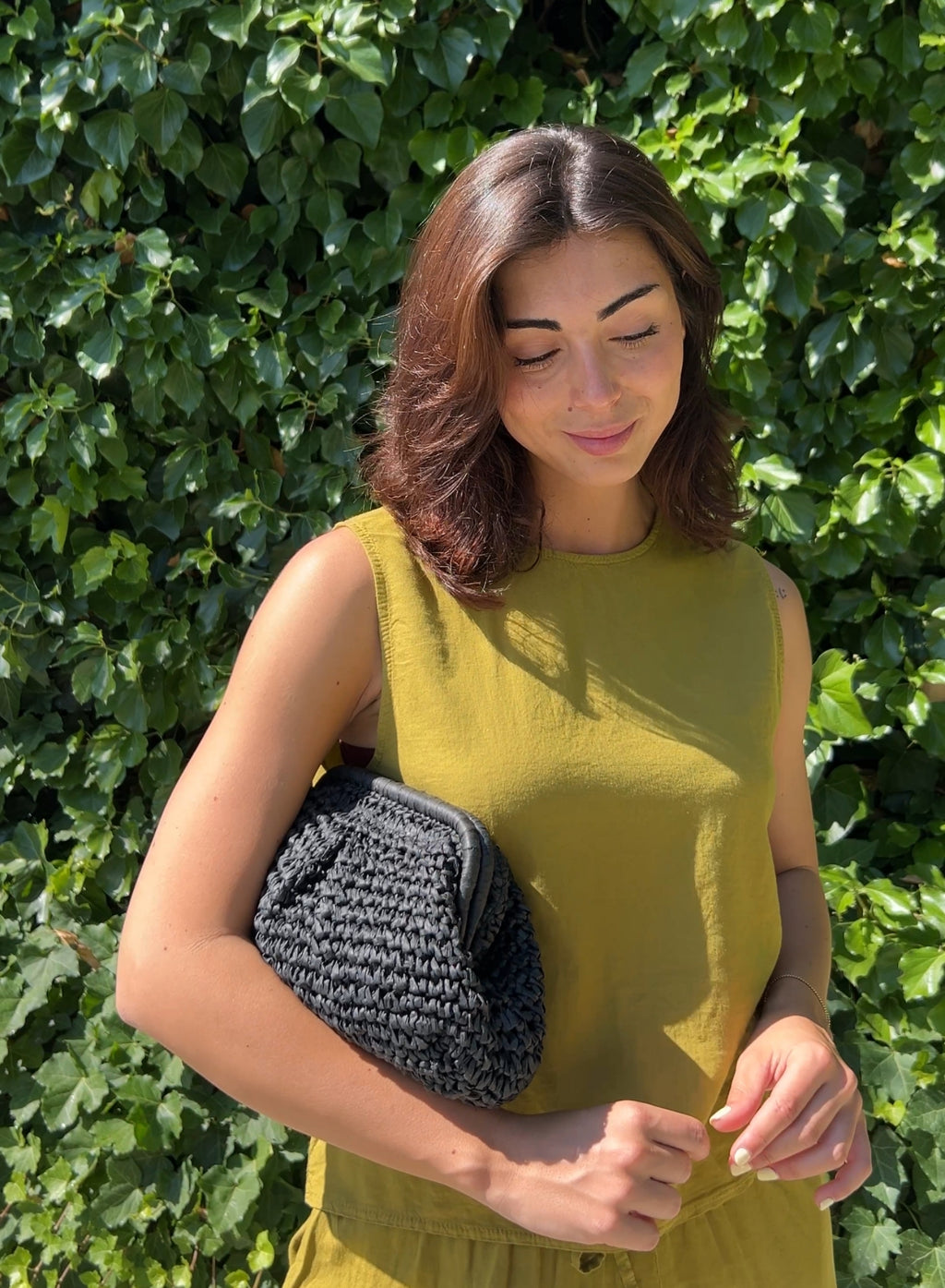 Bolso clutch rafia
