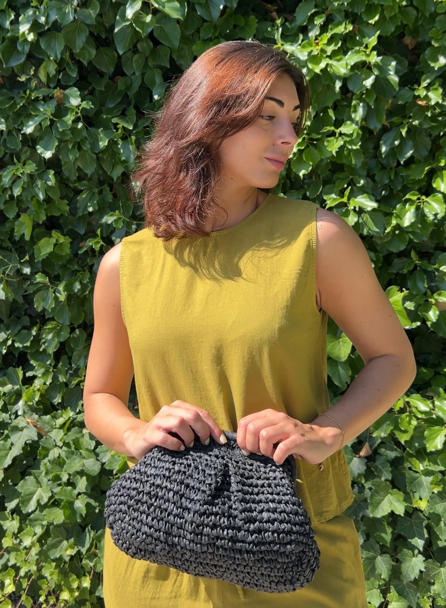 Bolso clutch rafia