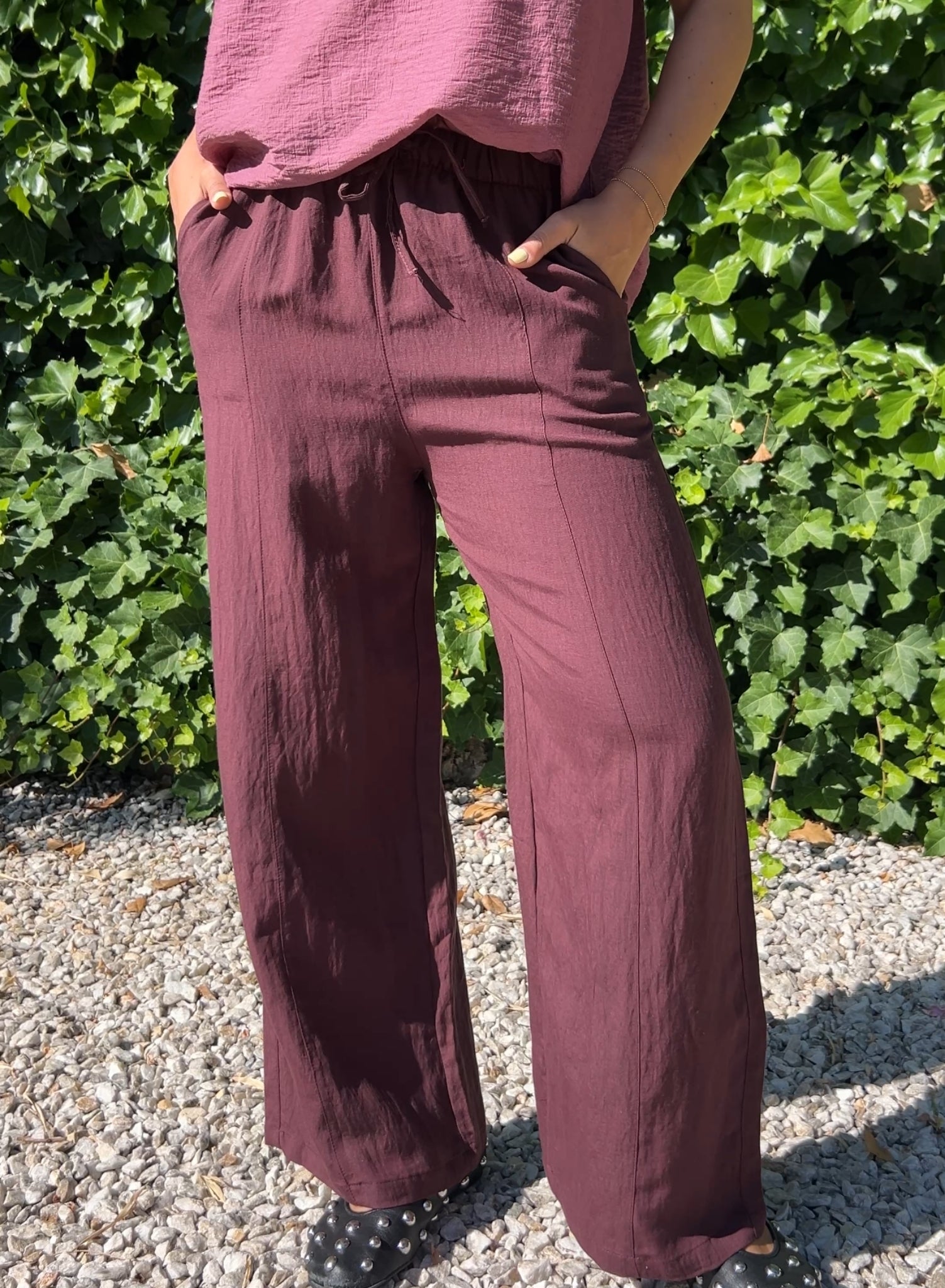 Pantalón fluido berenjena
