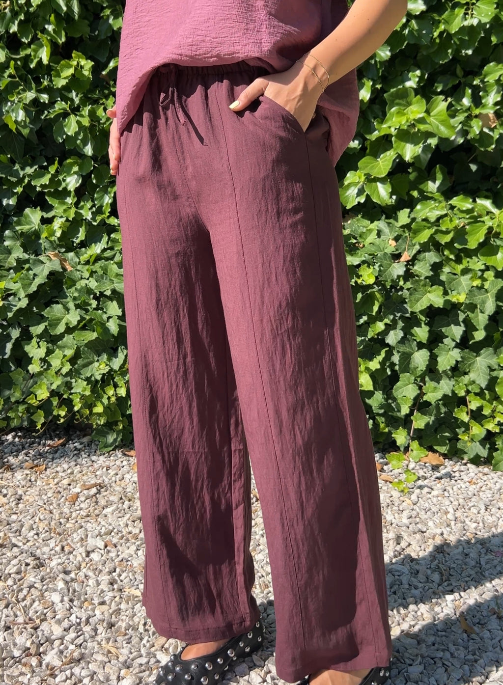 Pantalón fluido berenjena