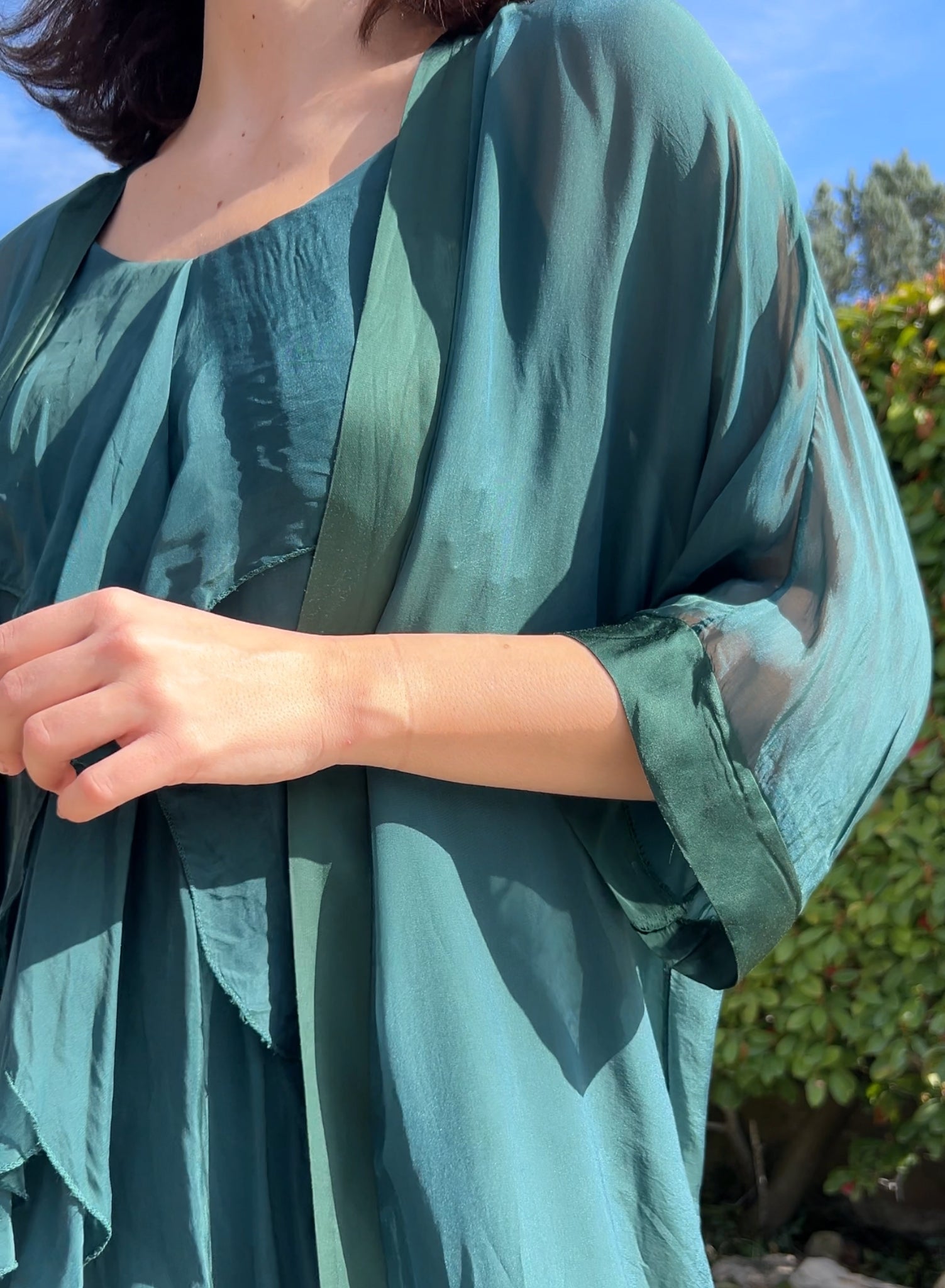 Levita seda larga petróleo