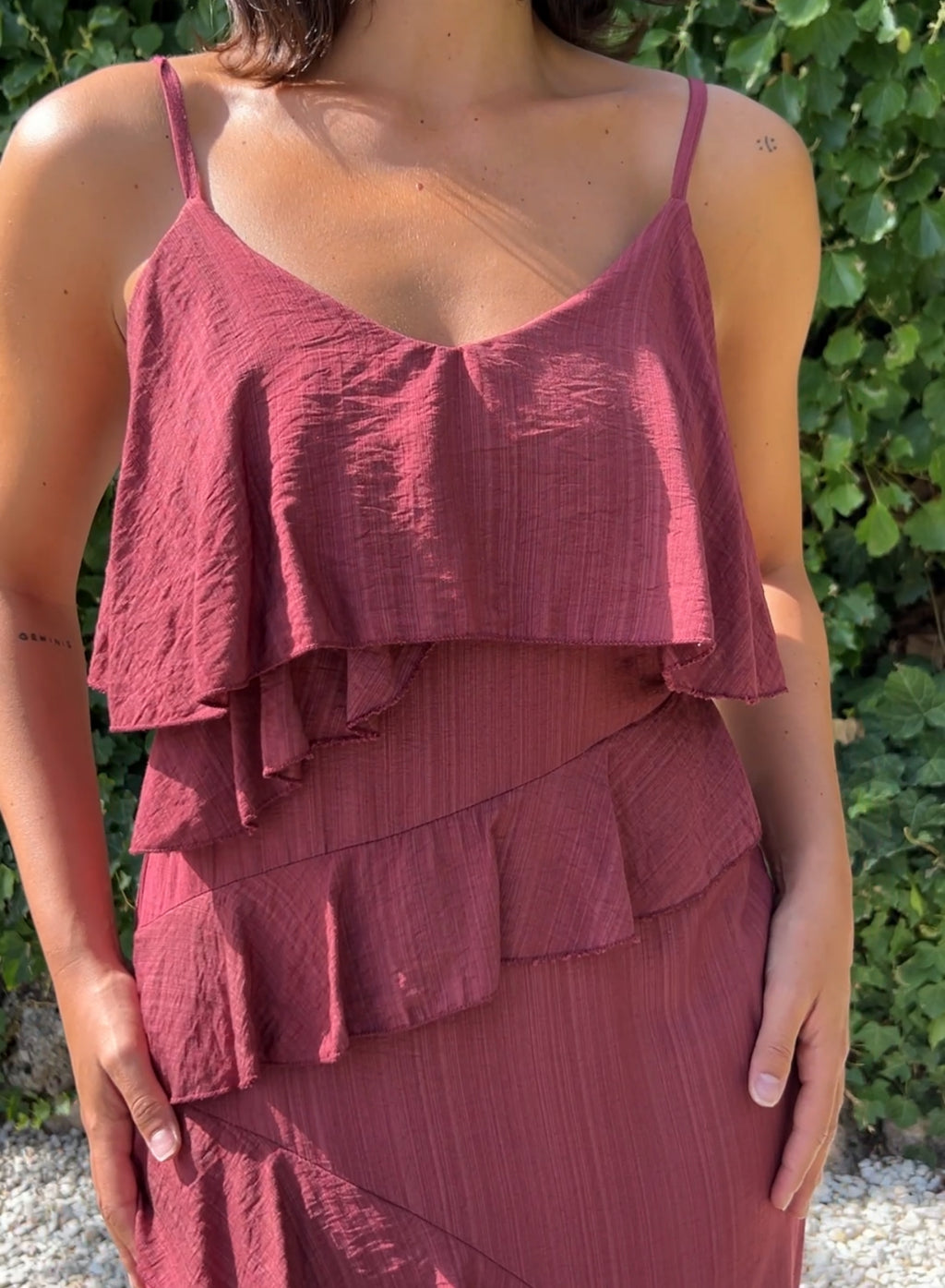 Vestido volantes fresa
