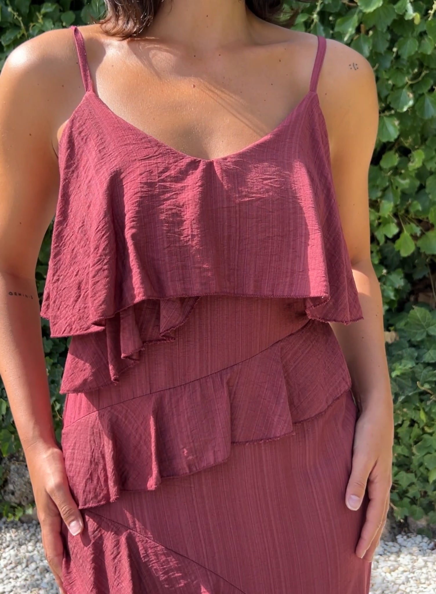 Vestido volantes fresa