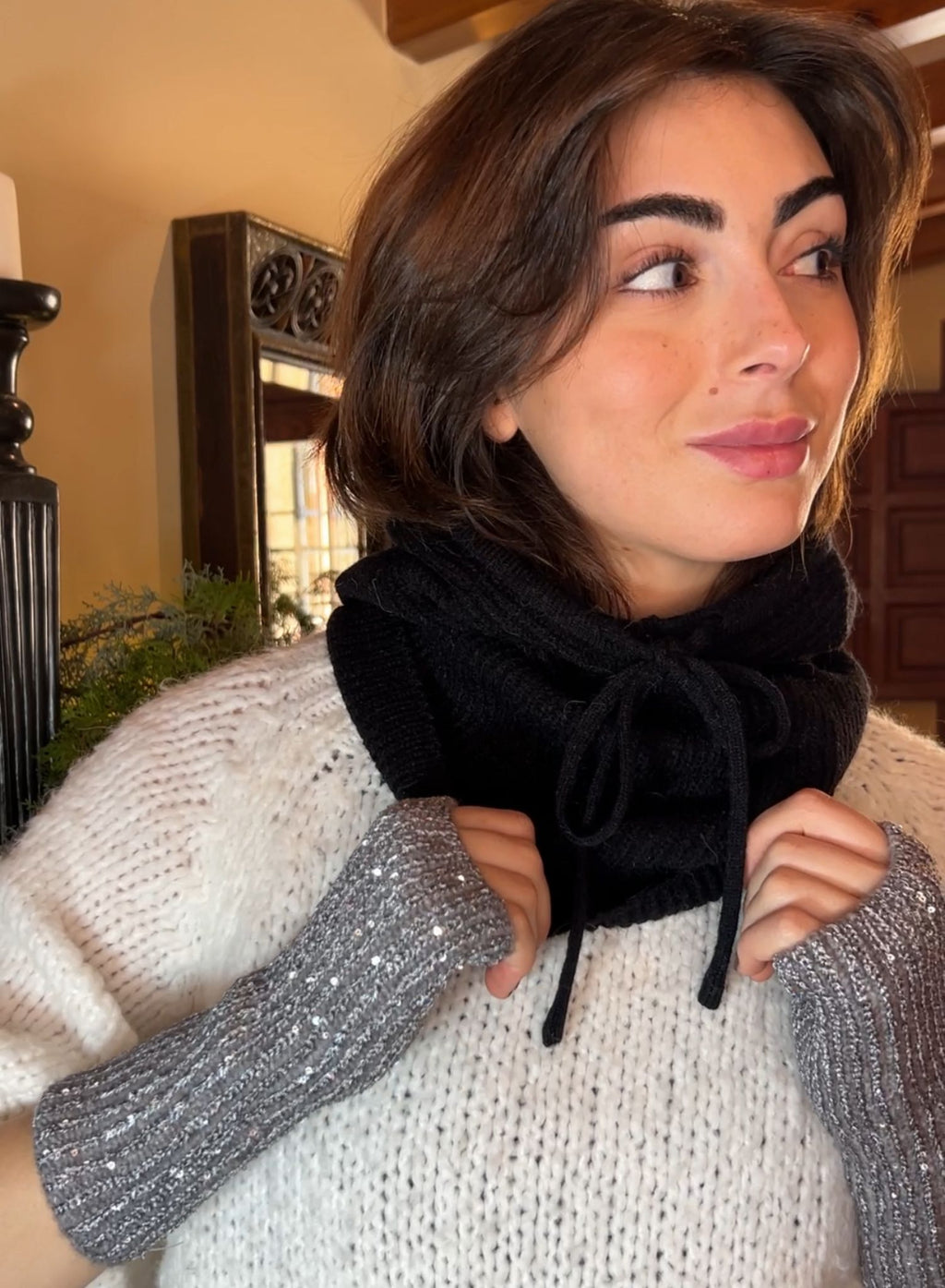 Balaclava negra  + mitones brillo (disponible varios colores)