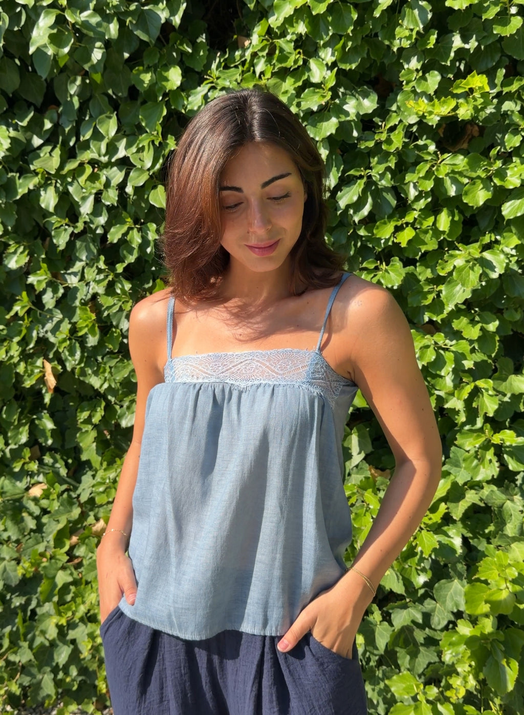 Top encaje azul