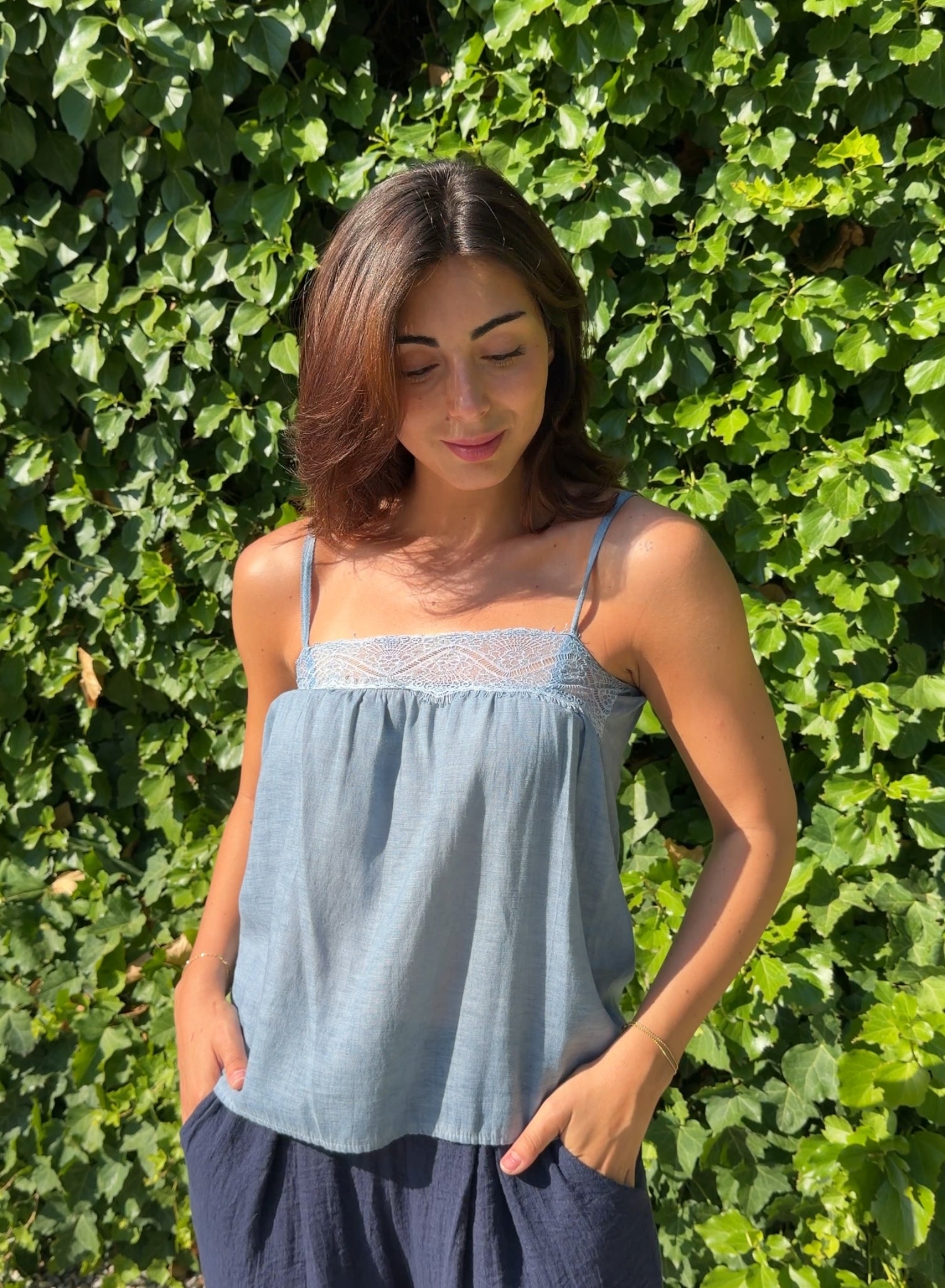 Top encaje azul