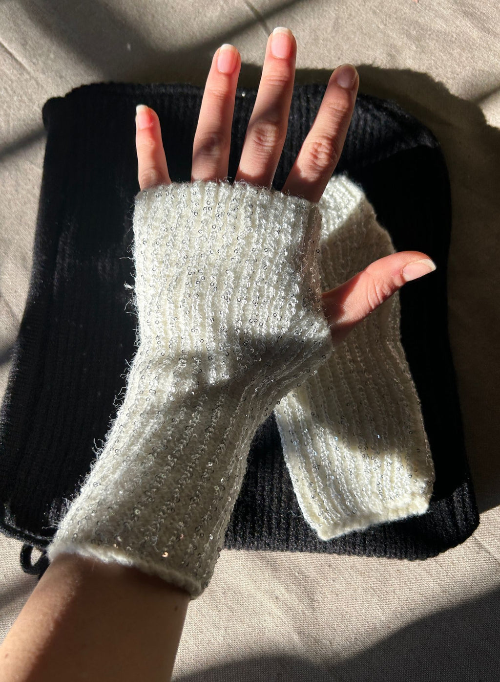 Balaclava negra  + mitones brillo (disponible varios colores)