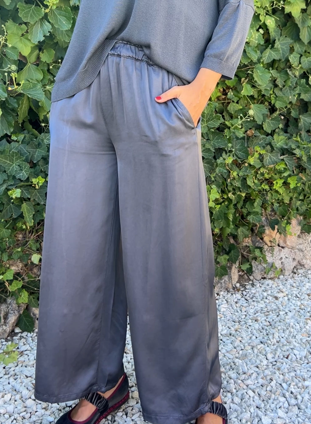Pantalón raso gris