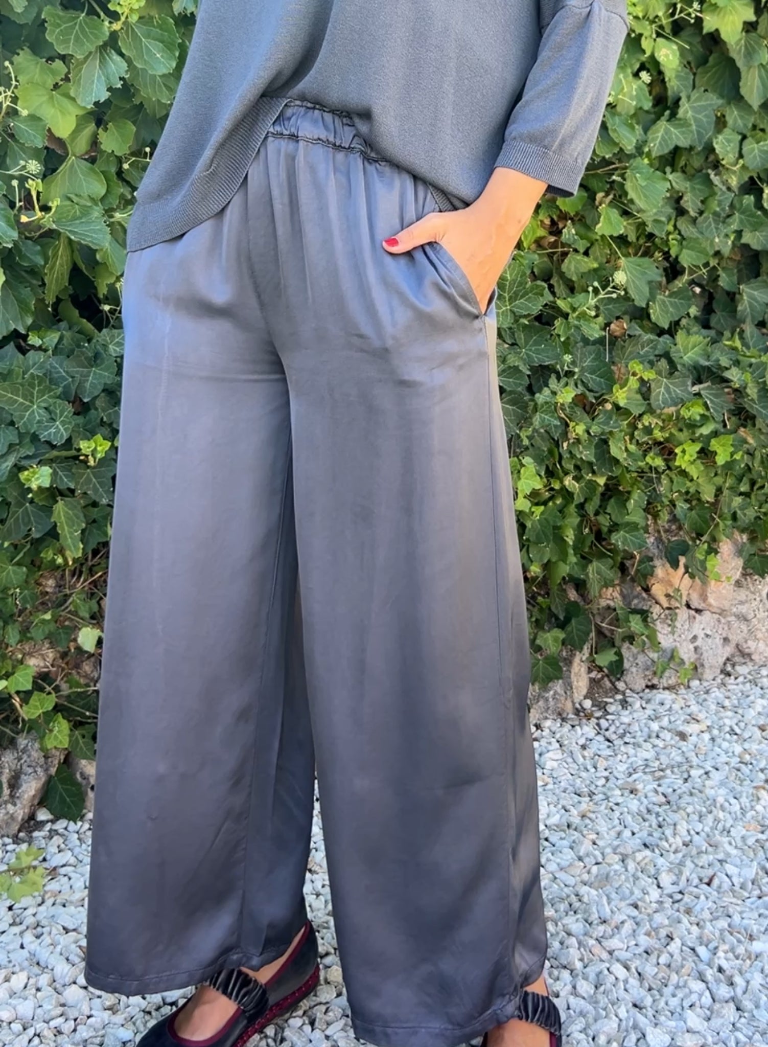 Pantalón raso gris