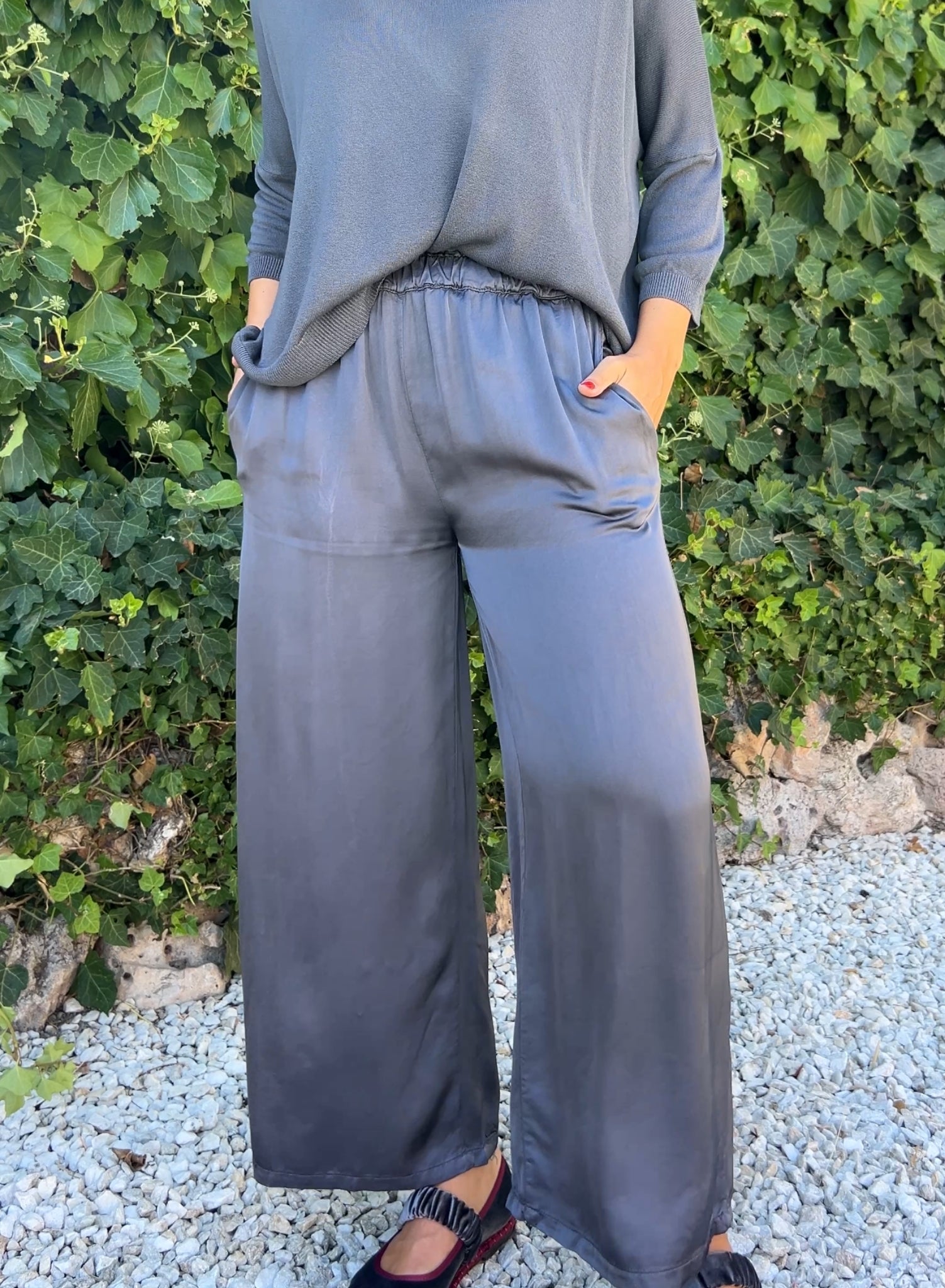 Pantalón raso gris