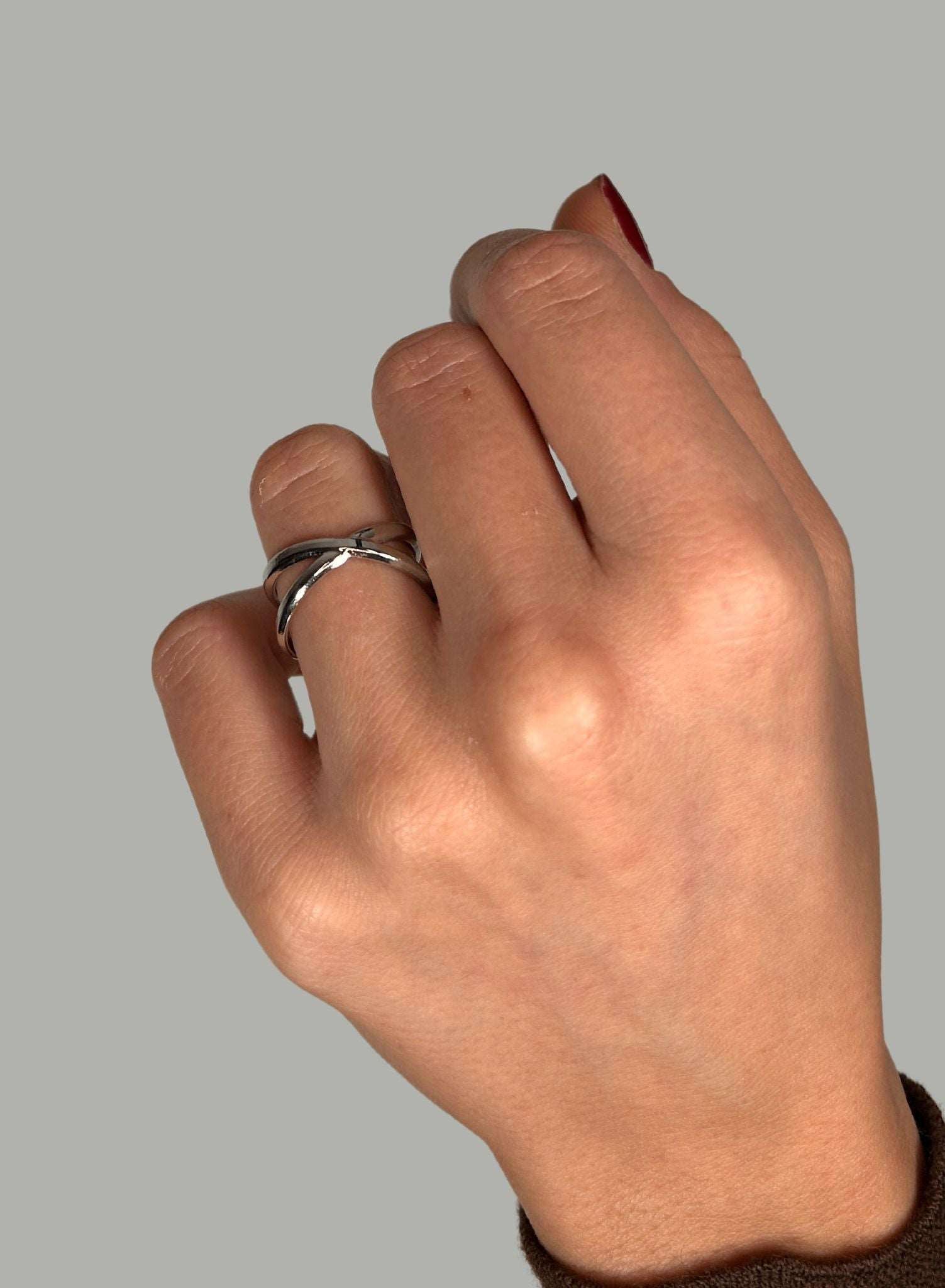 Anillo cruzado plateado