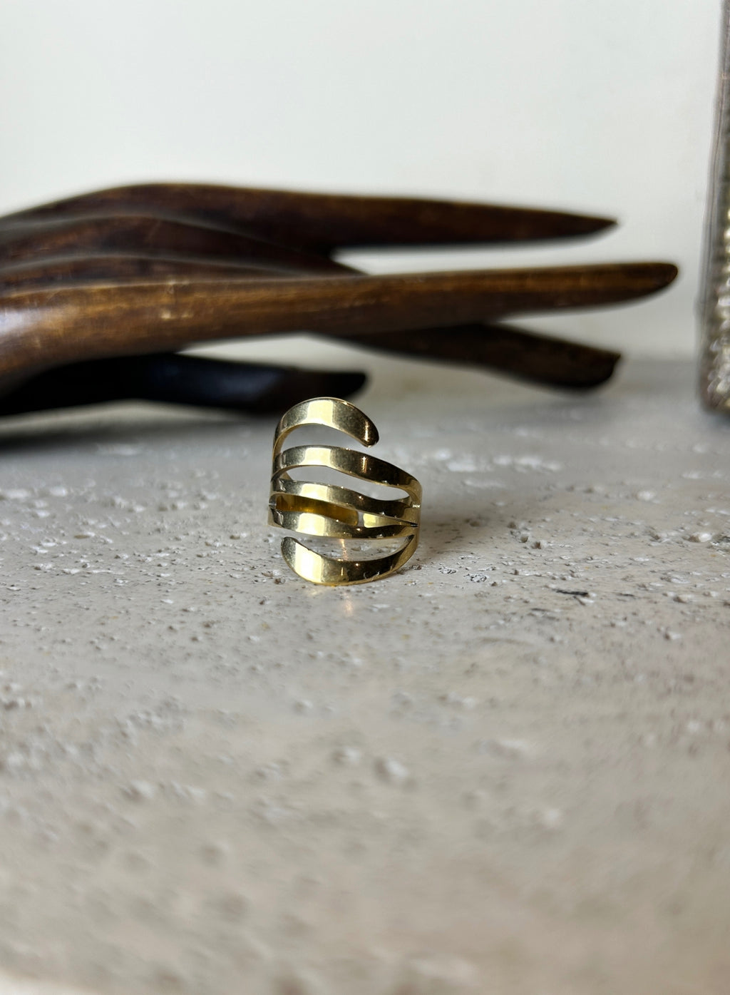 Anillo espiral dorado