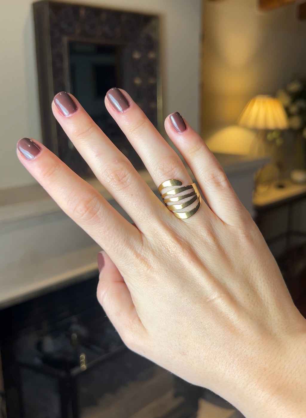 Anillo espiral dorado