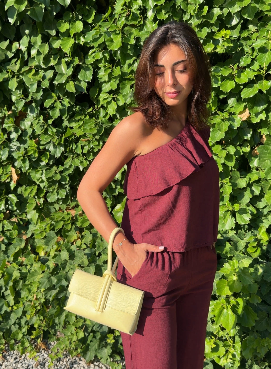 Bolso de mano amarillo