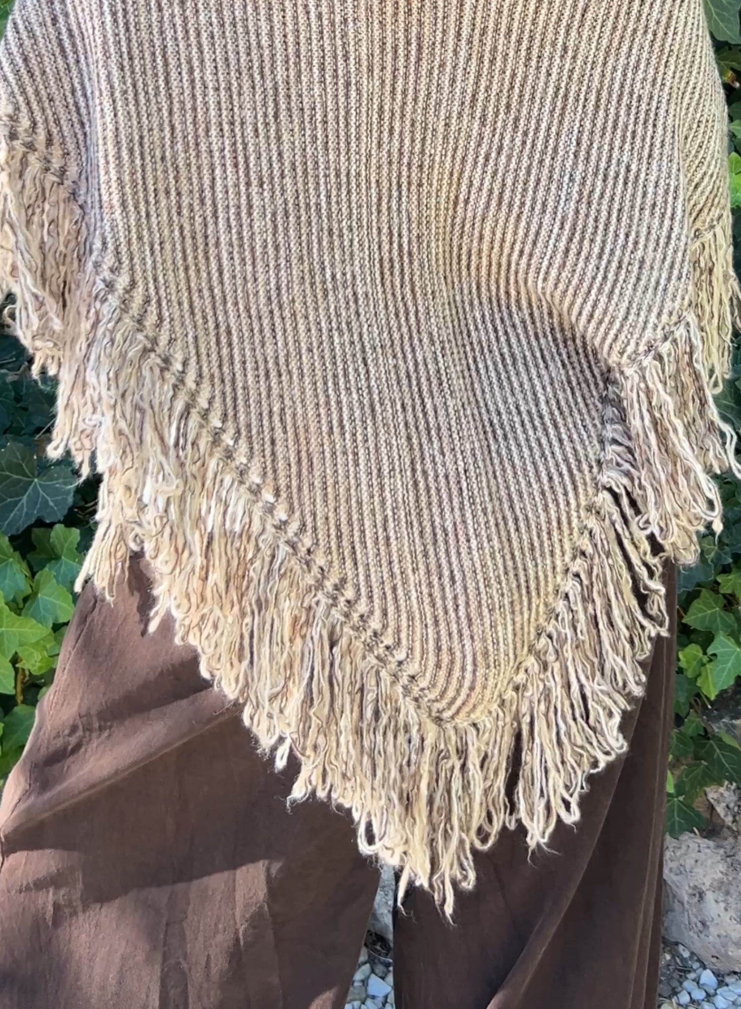 Capa flecos beige