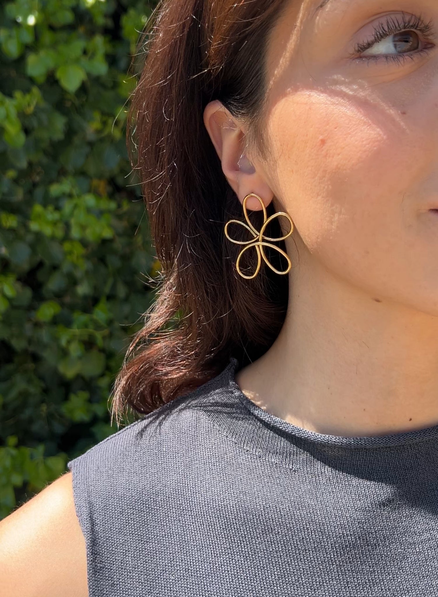 Pendiente flores caladas