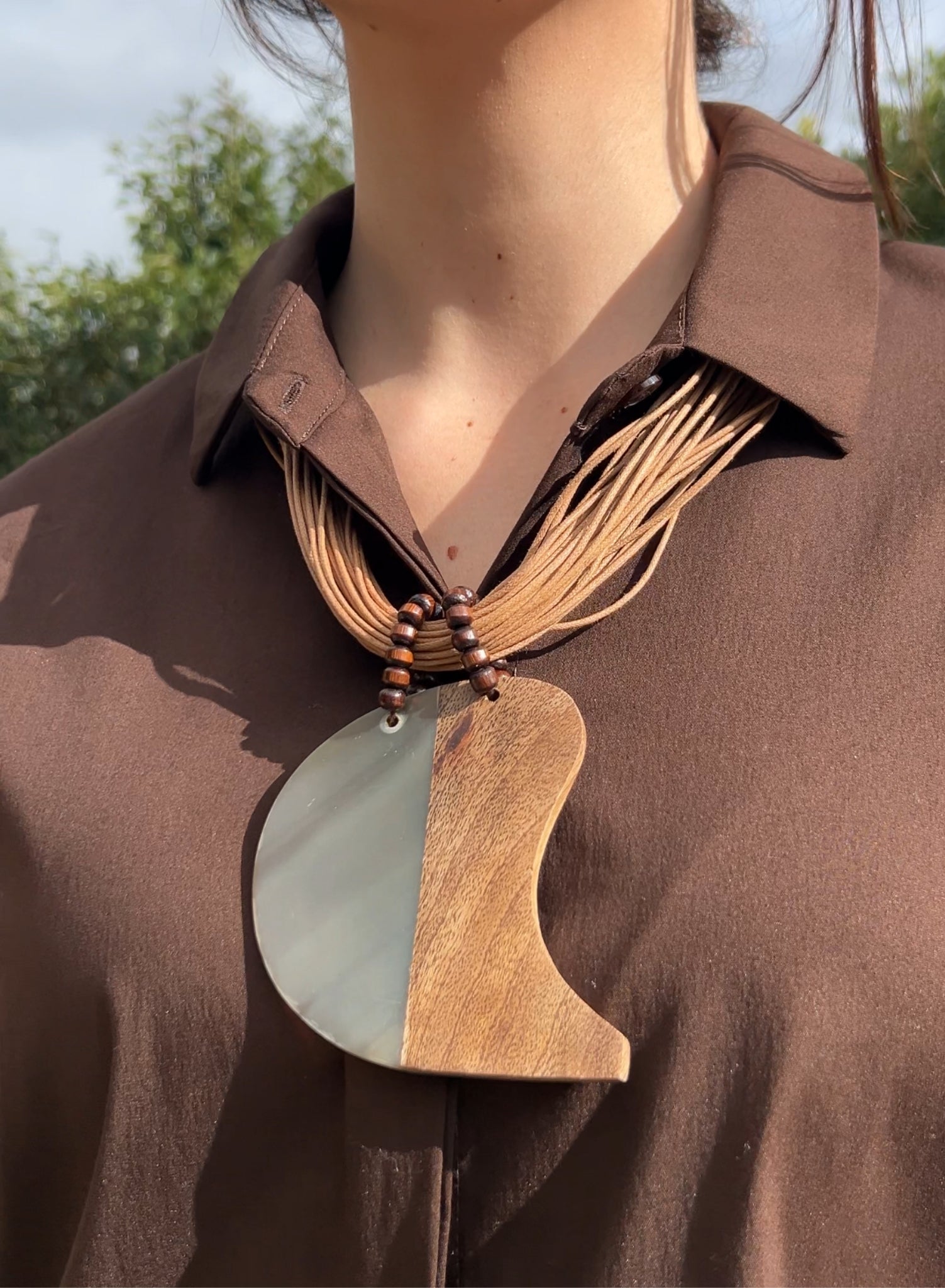 Collar madera marrón