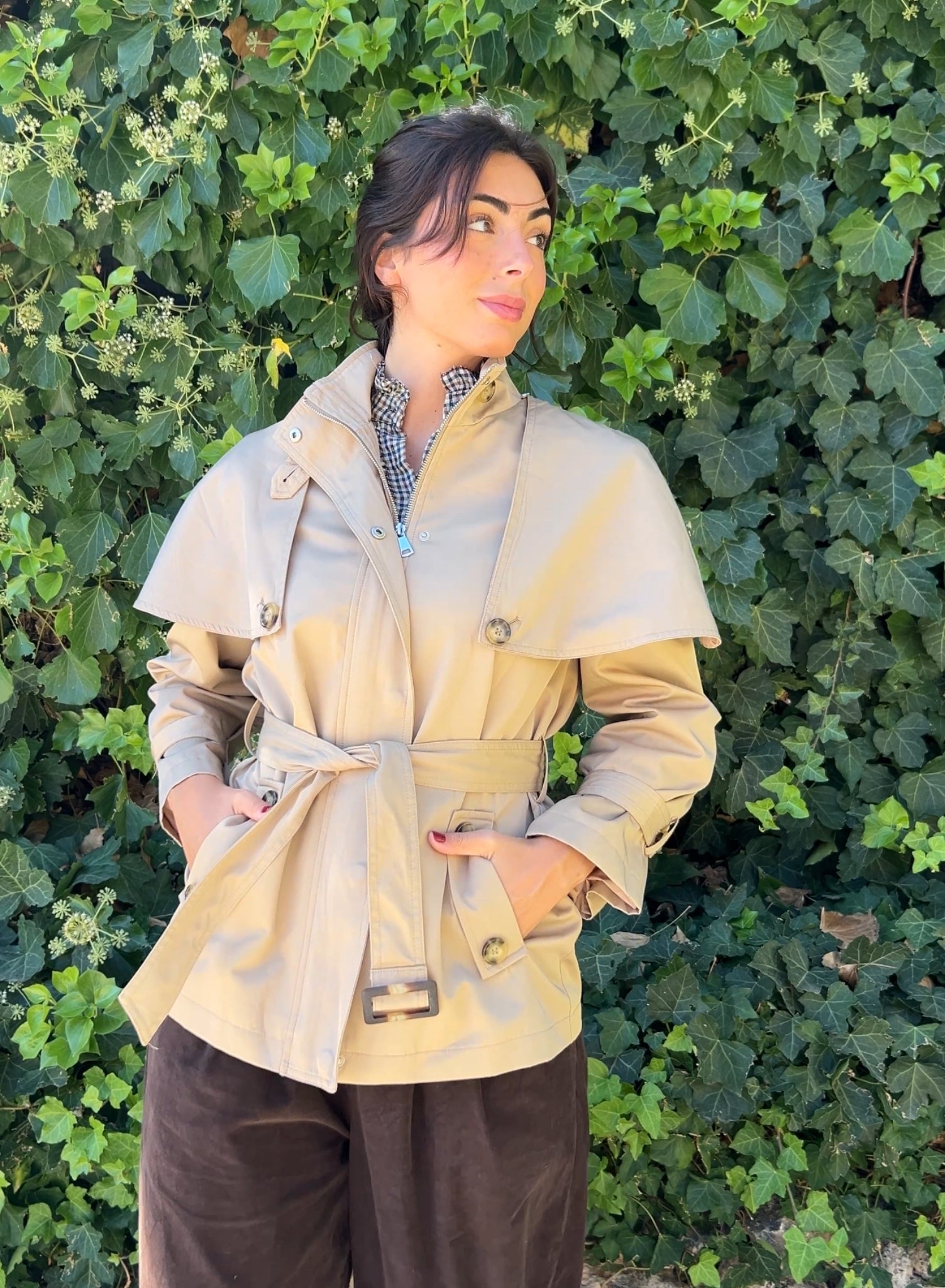 Gabardina hombreras beige
