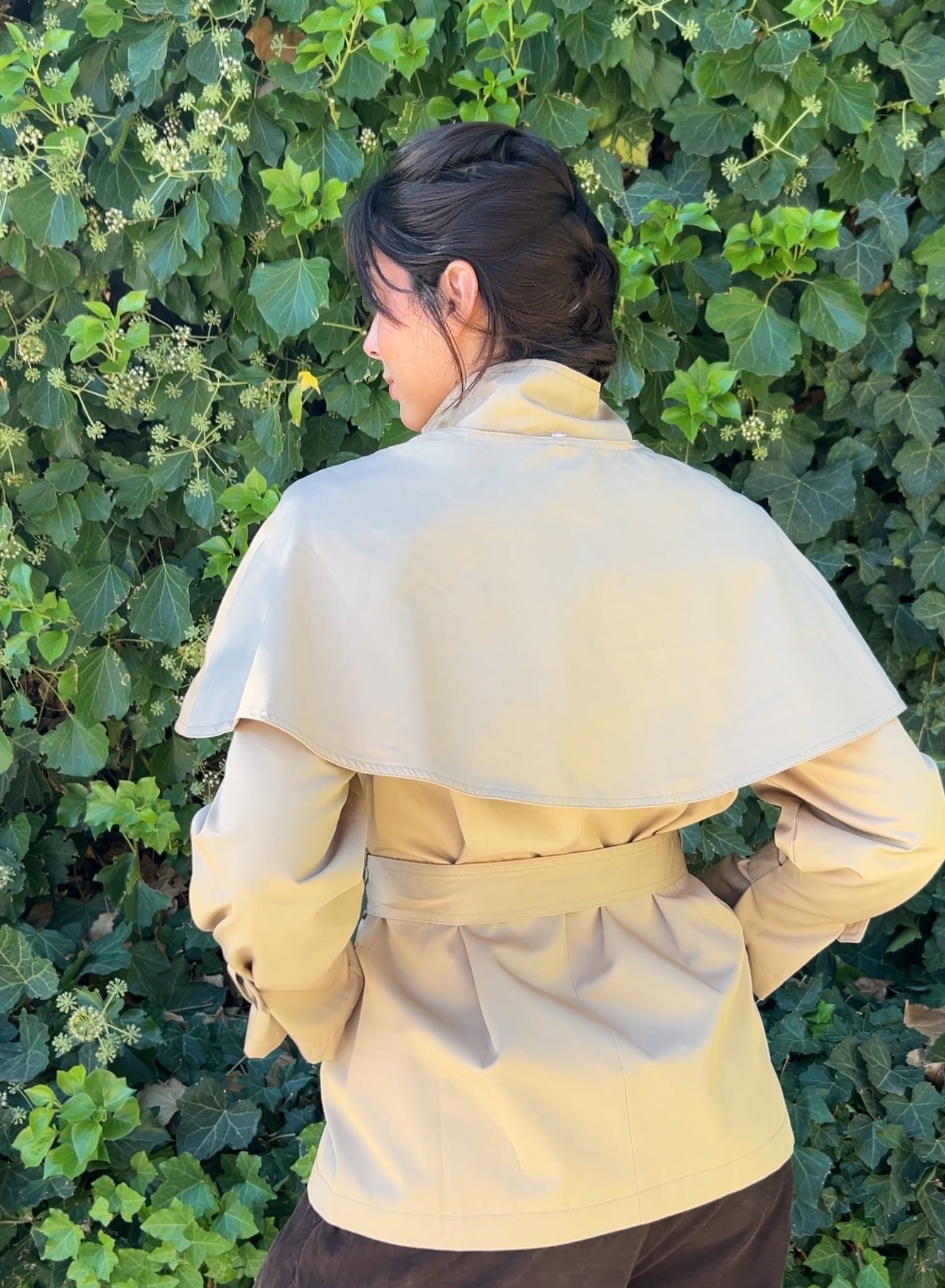 Gabardina hombreras beige