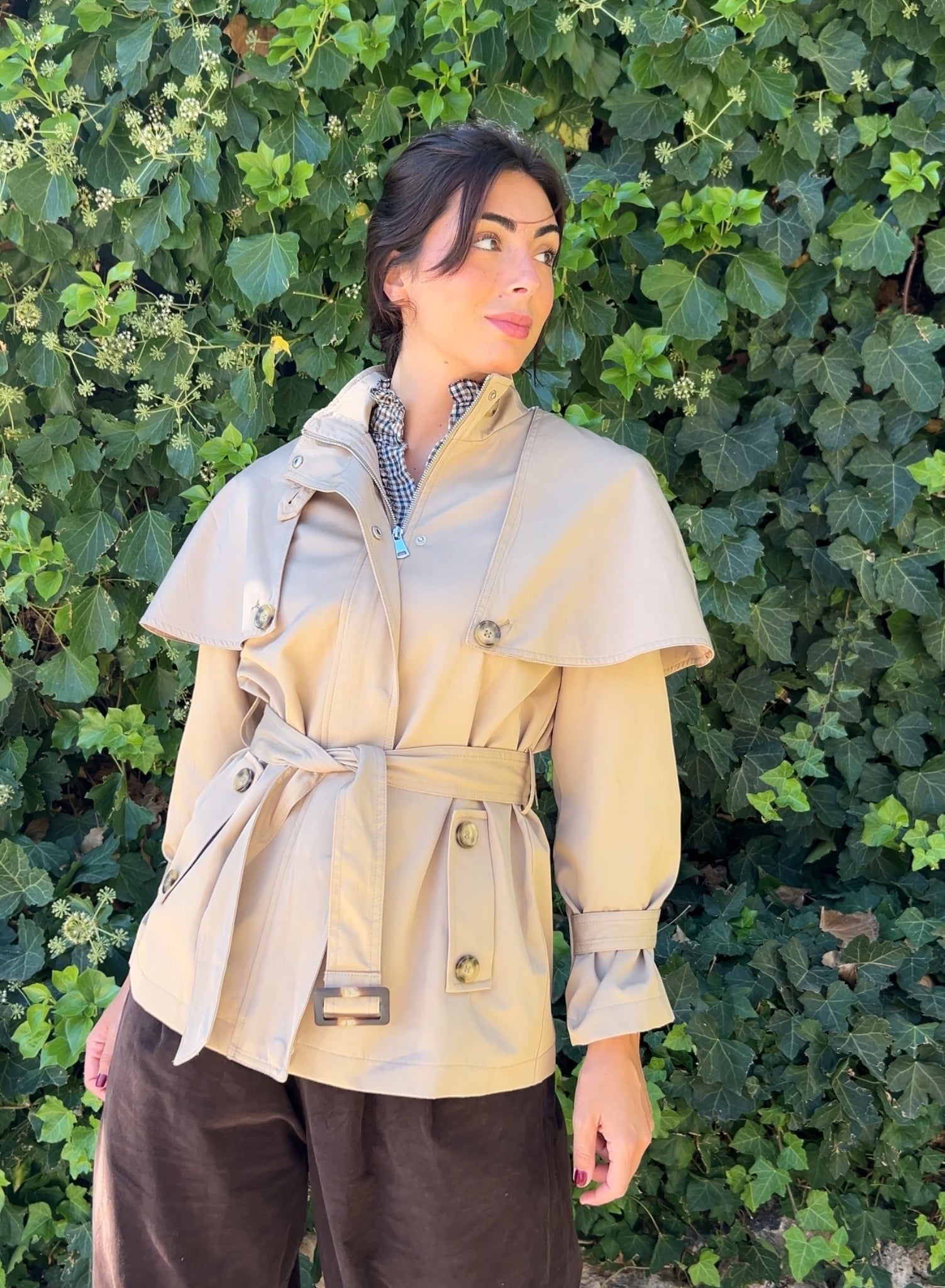 Gabardina hombreras beige