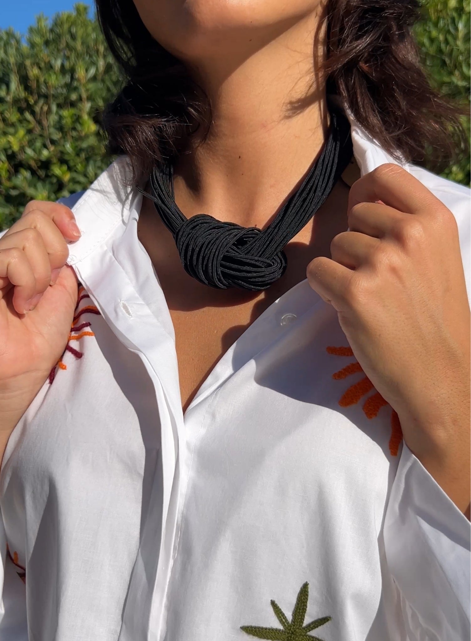Collar nudo negro