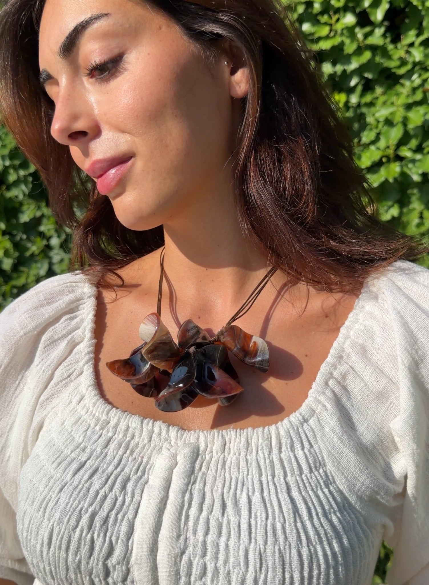 Collar hojas resina