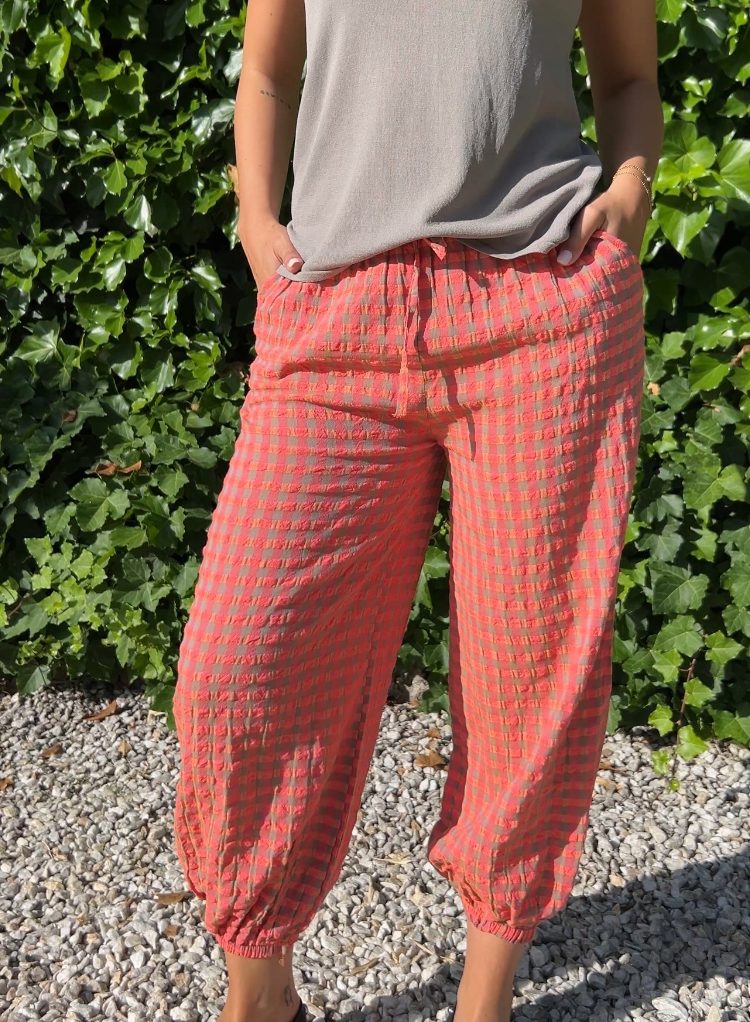 Pantalón cuadros gris