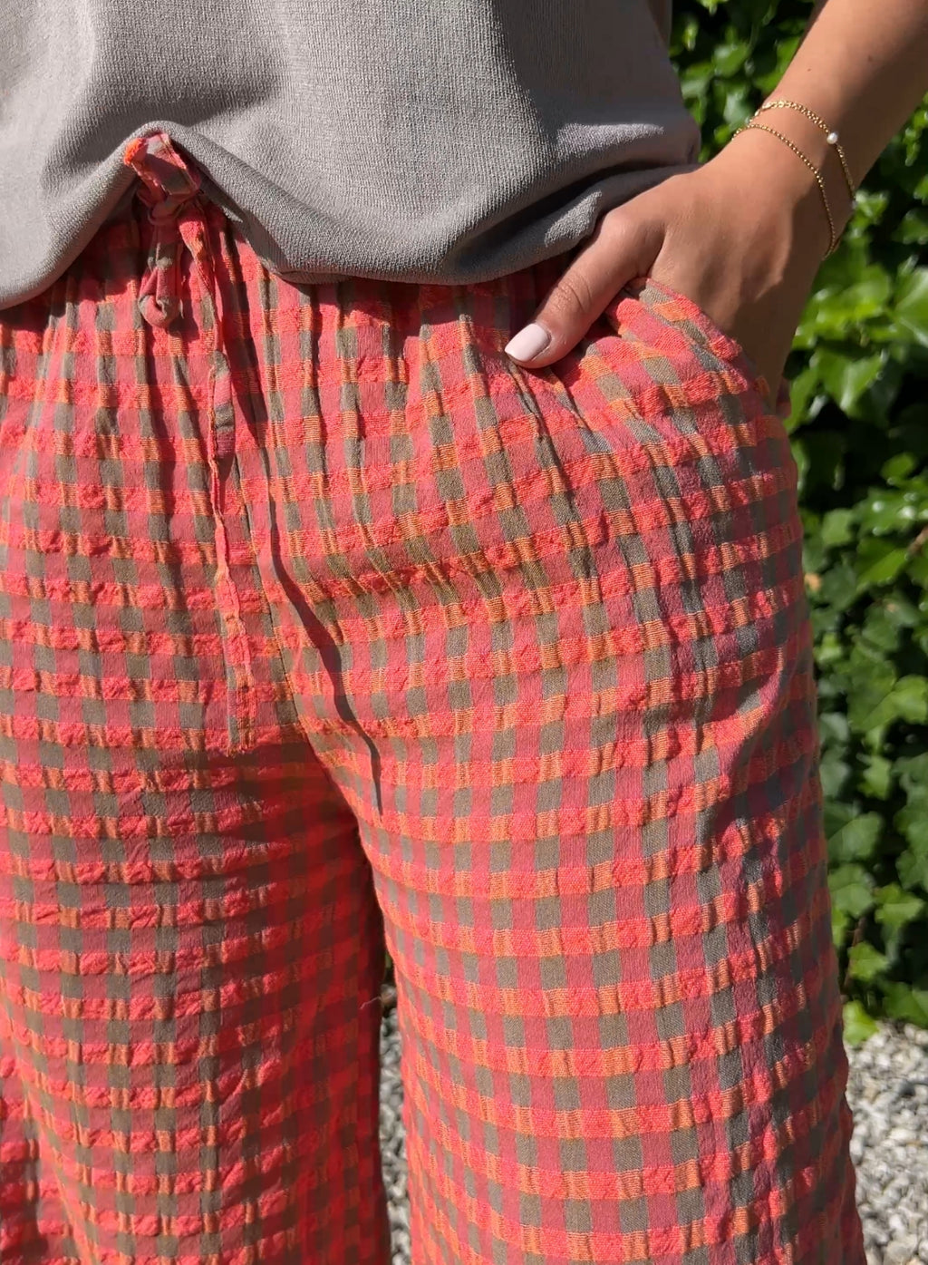 Pantalón cuadros gris
