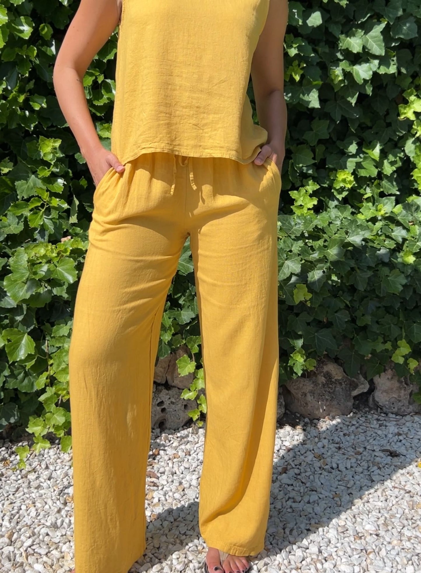 Pantalón lino mostaza