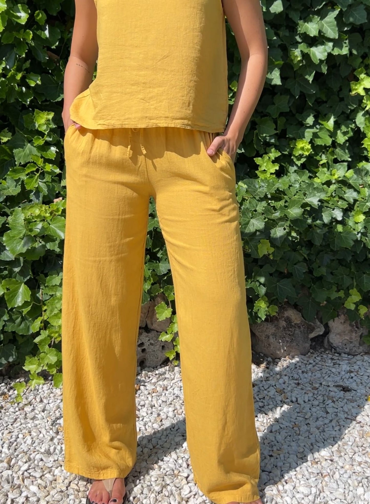 Pantalón lino mostaza