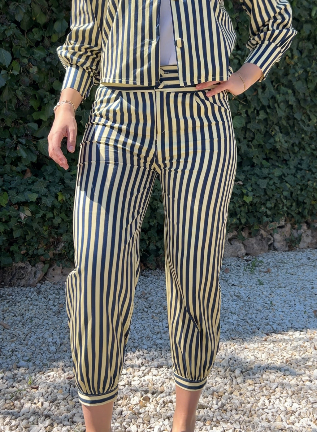 Pantalón rayas marino y amarillo