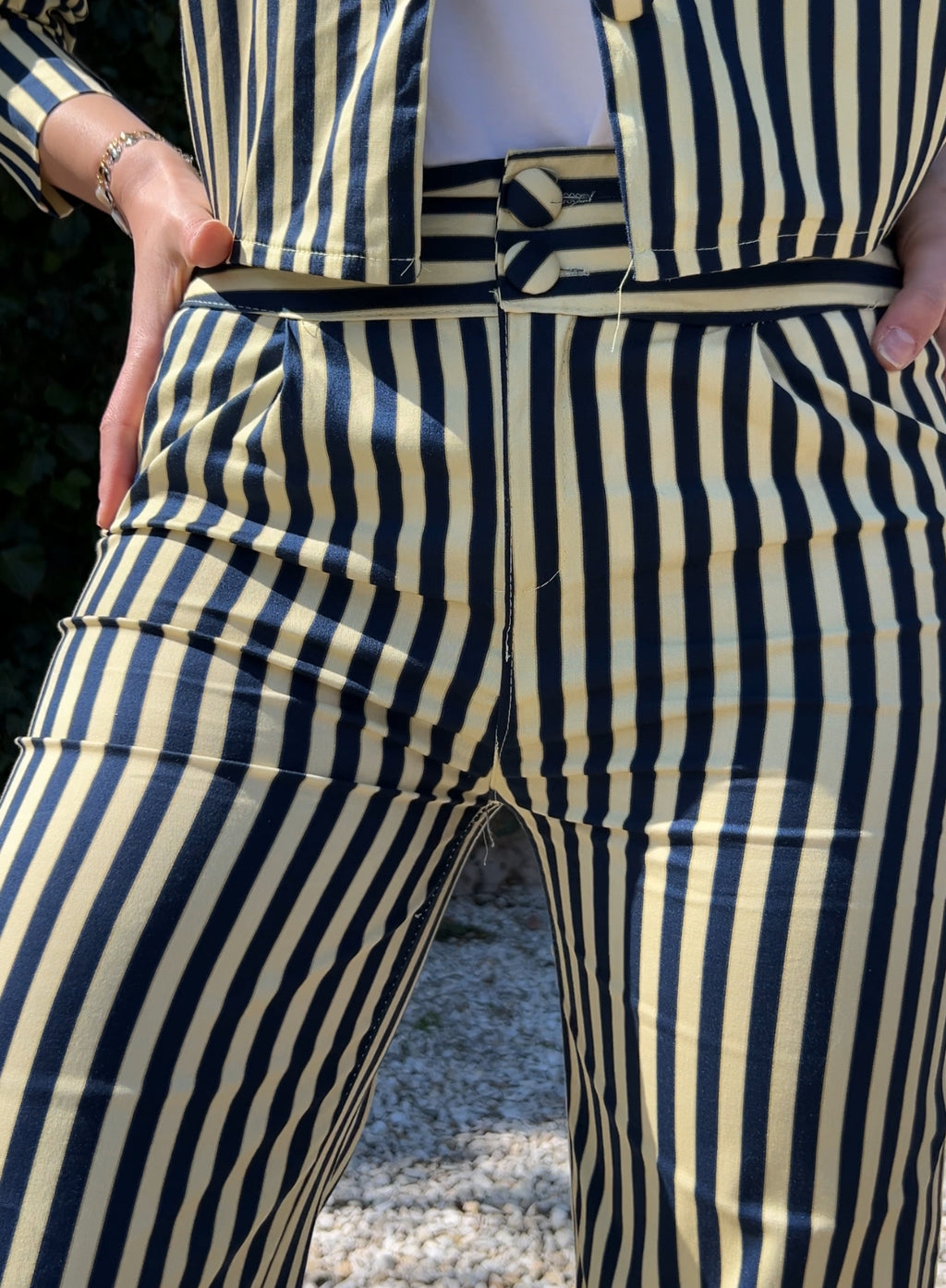 Pantalón rayas marino y amarillo