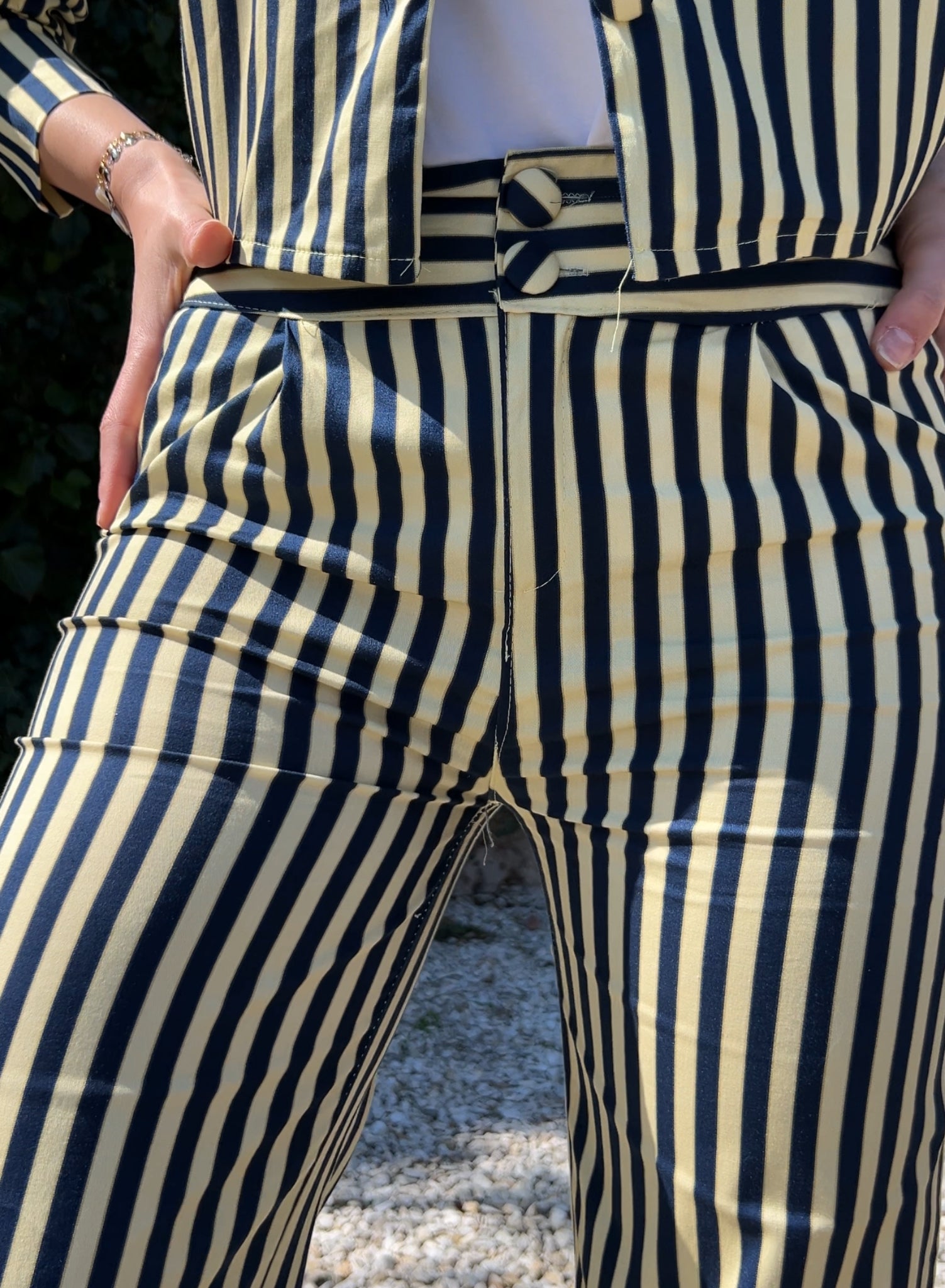 Pantalón rayas marino y amarillo