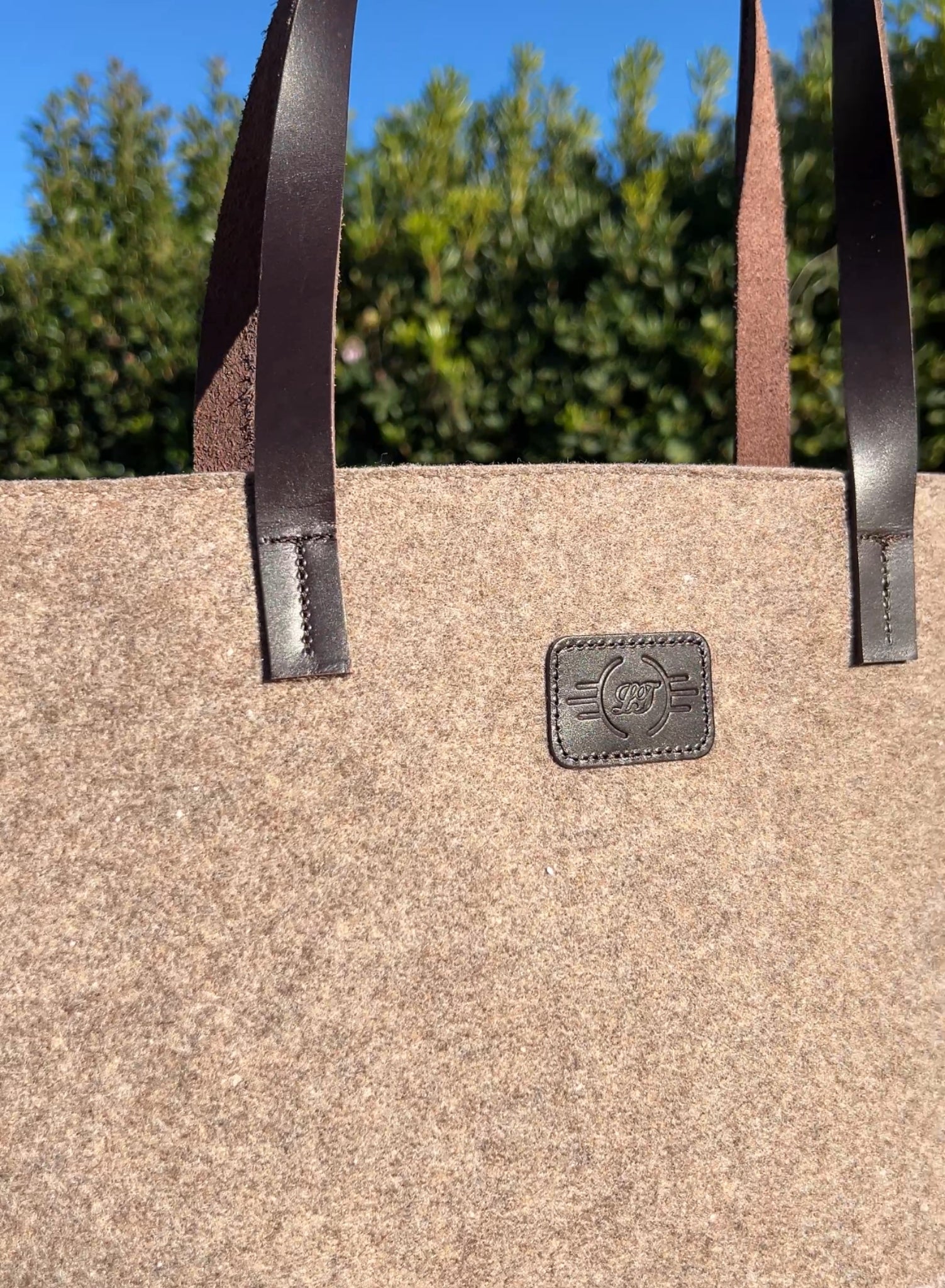 Bolso fieltro marrón