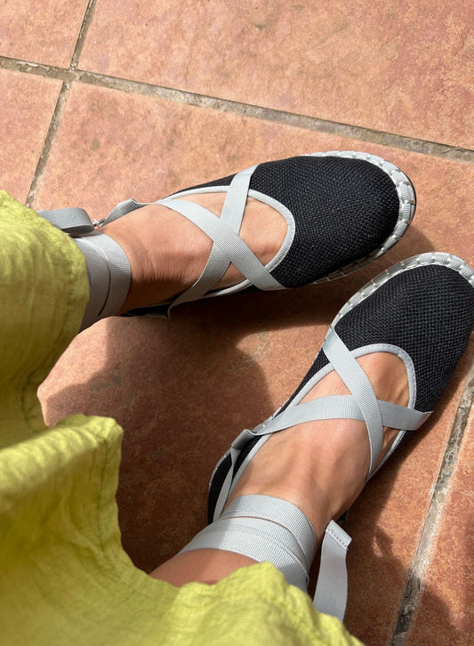 Black and gray ballerinas