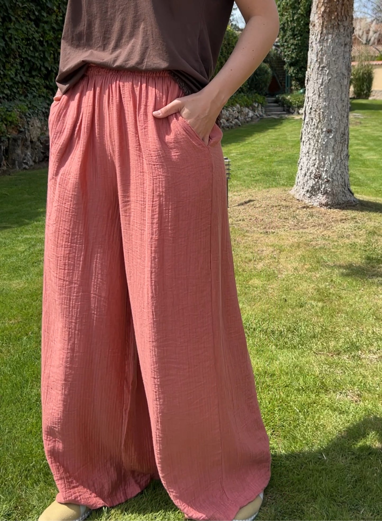 Fluid makeup pants