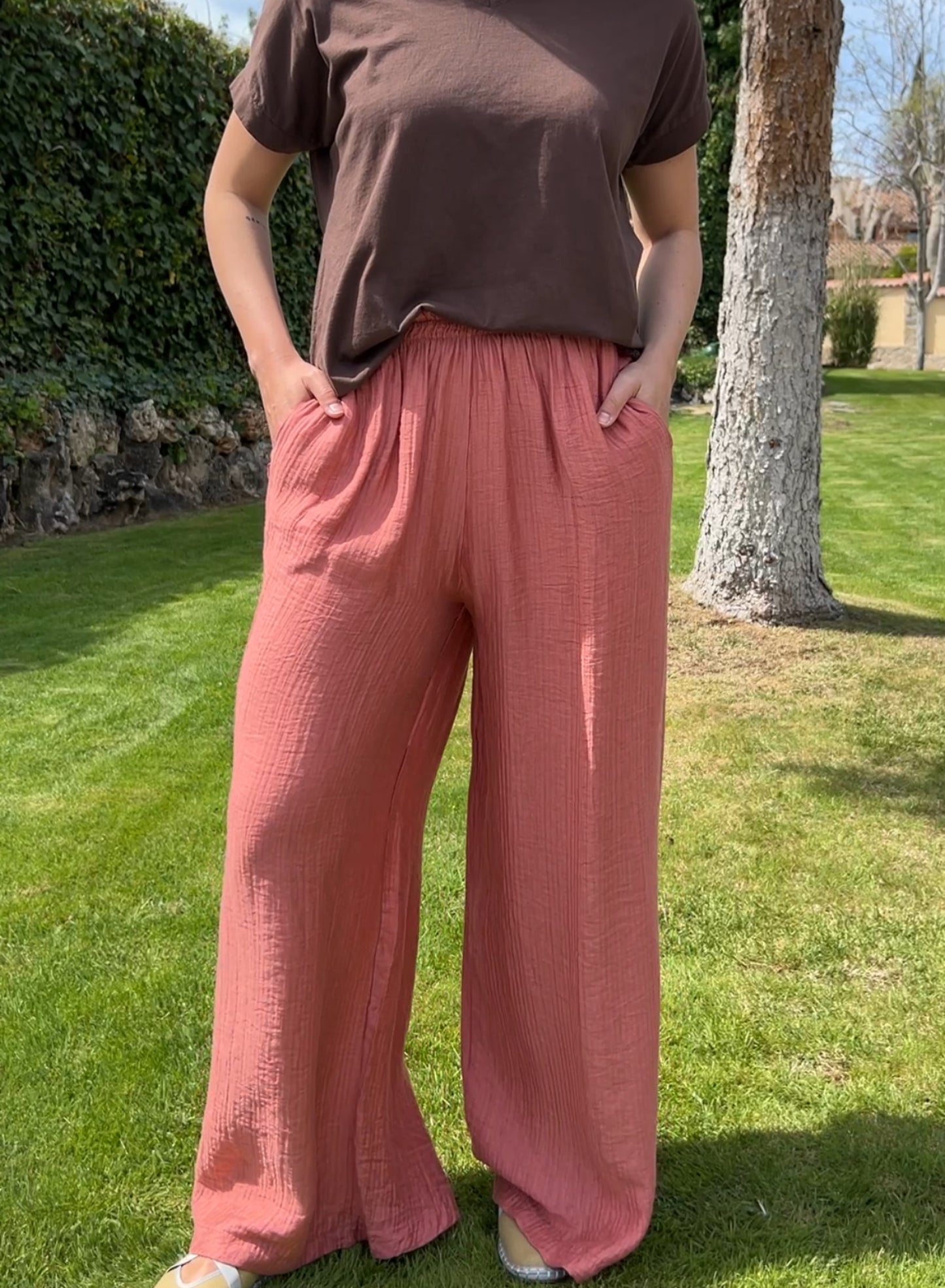 Fluid makeup pants