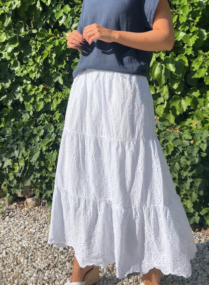 Falda blanca calada