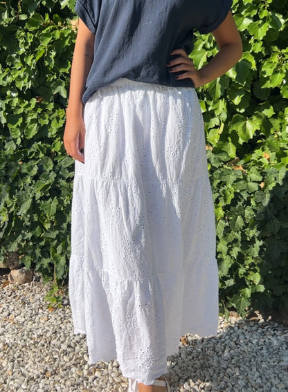 Falda blanca calada