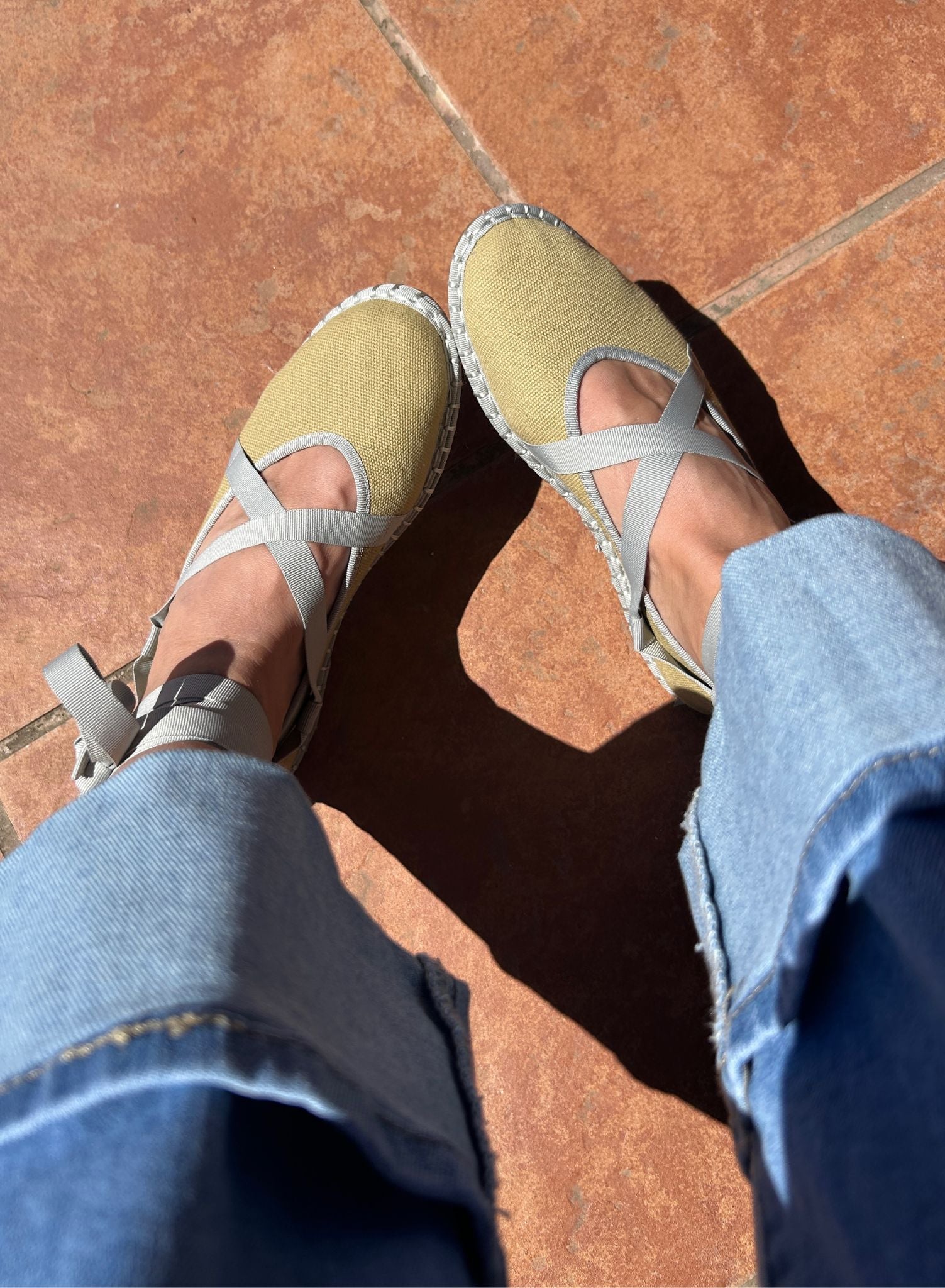 mercedita kaki y gris