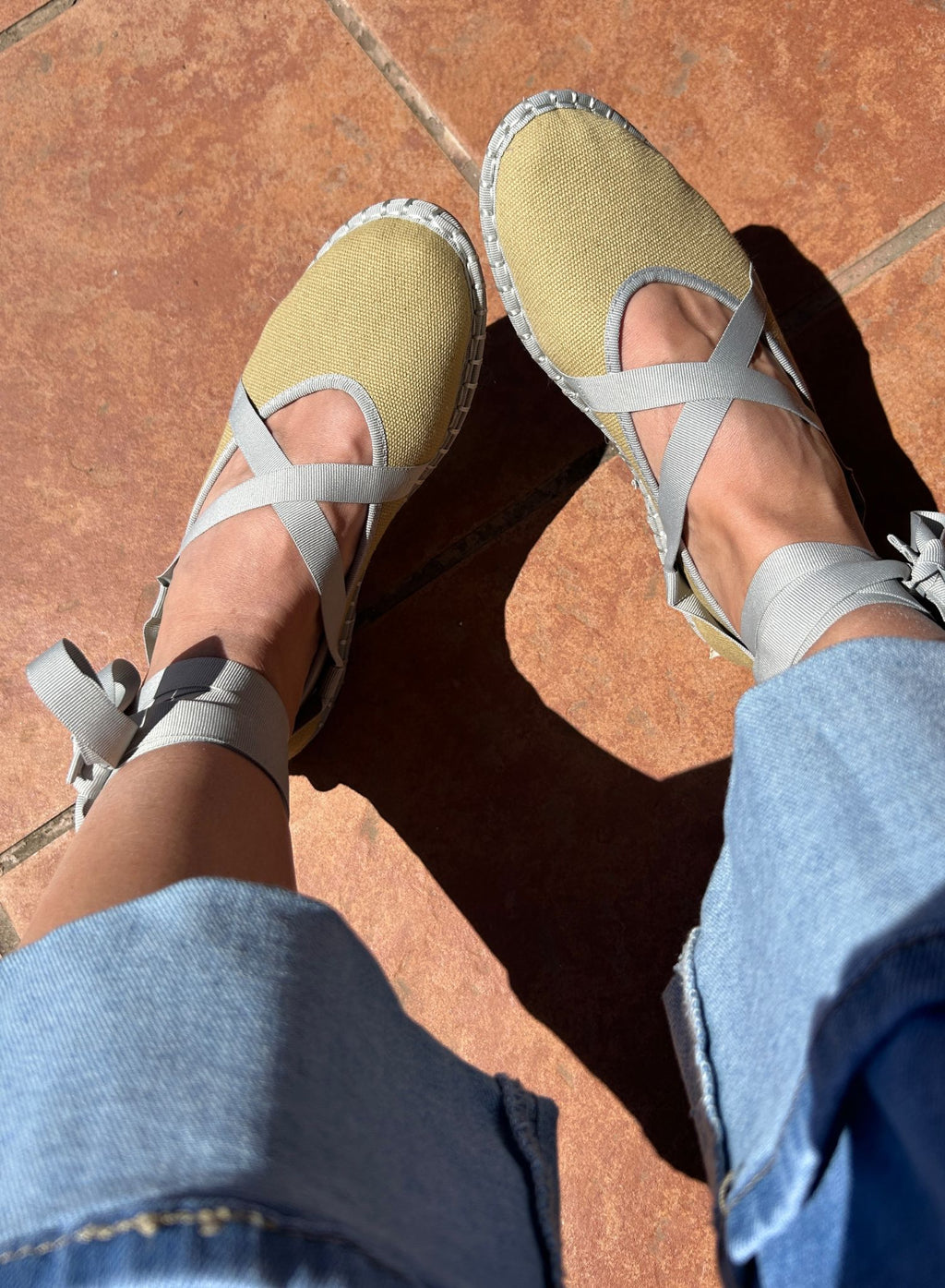 mercedita kaki y gris