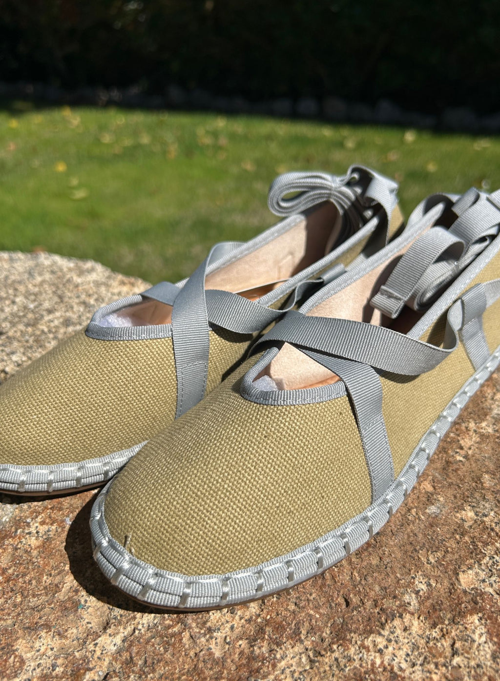 mercedita kaki y gris