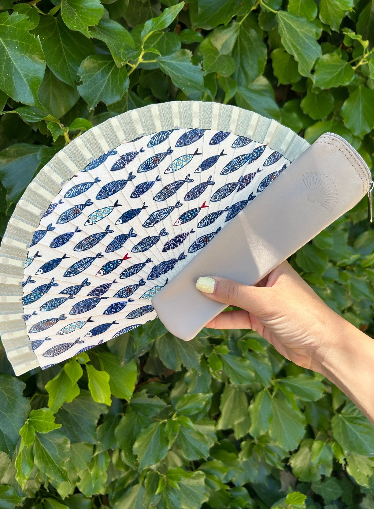 Mini fan (available in various colors)